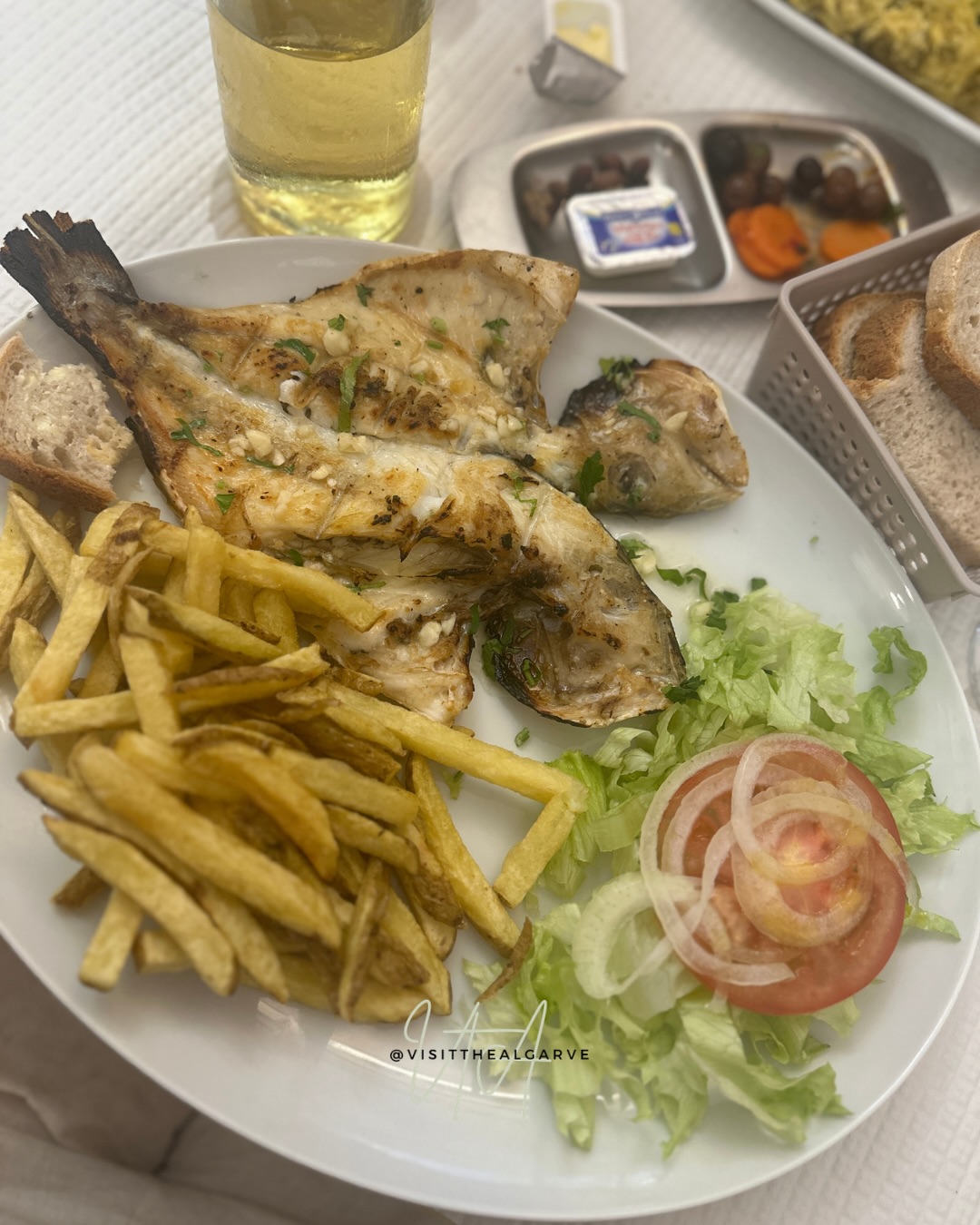Another local favourite worth knowing about 😍
Bambi Restaurante is just minutes from the flat and one of our go-to dinner spots in Quarteira.
Pictured: dourado grelhado, bacalhau à brás, bitoque, and espadarte grelhado; fresh, traditional, and exactly the home-cooked feel you come to Portugal for 🇵🇹
#VisitTheAlgarve #AlgarveLiving