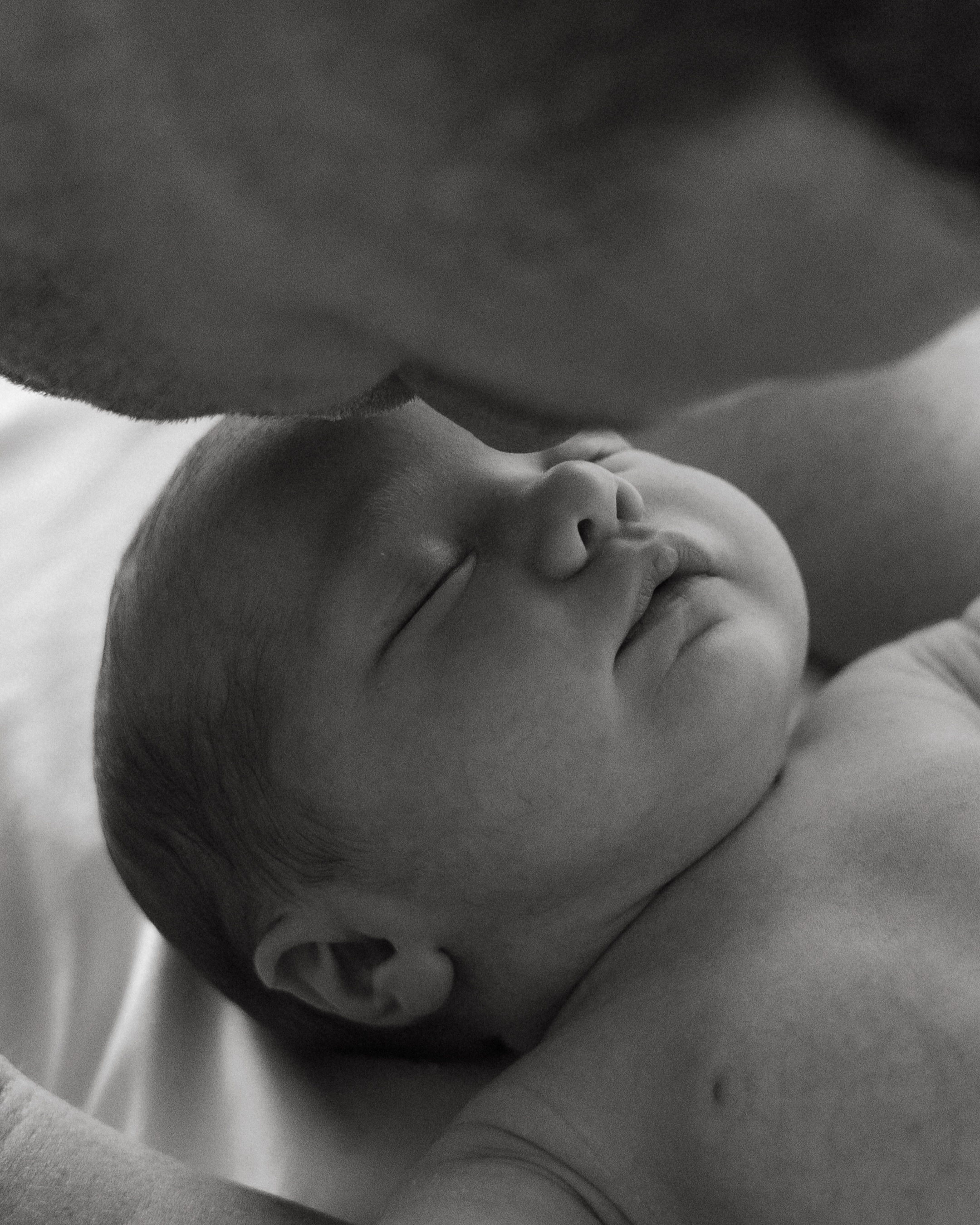 Il y a des rencontres qui remplissent doucement tout l’espace. Tout semble à la fois nouveau et évident. Et avec elle, une histoire de famille qui commence à se vivre 🤍
Photographe naissance Marseille | shooting nouveau né | reportage naissance | photographe famille | maternité