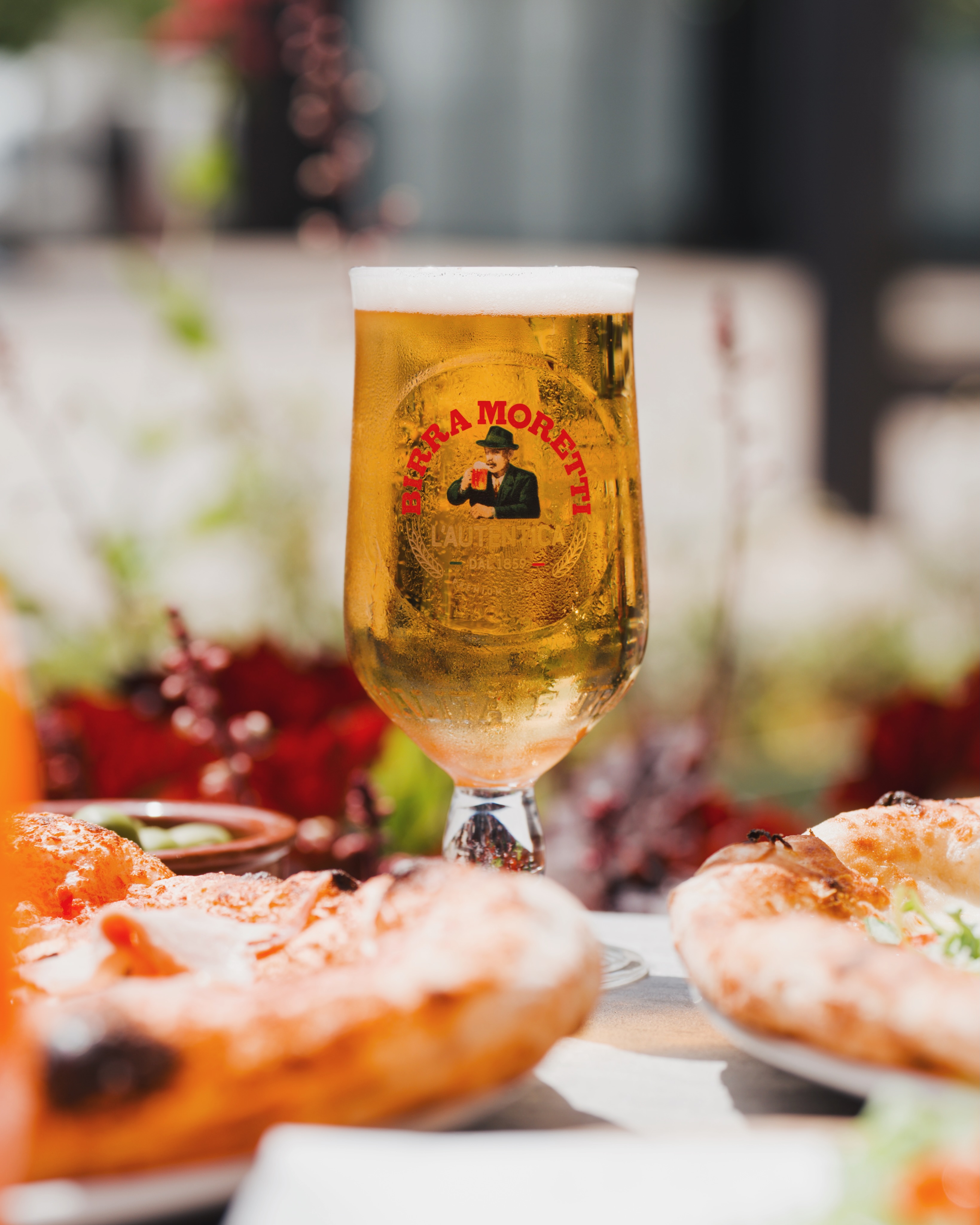 The Italians have always known something the rest of us are still figuring out - lunch is not something to rush. 🇮🇹
On a day like today, pull up a chair under the pergola, order something cold and let the afternoon stretch out. The emails can wait. ☀️
#lapizzica #eddington #cambridge #italianfood #alfresco