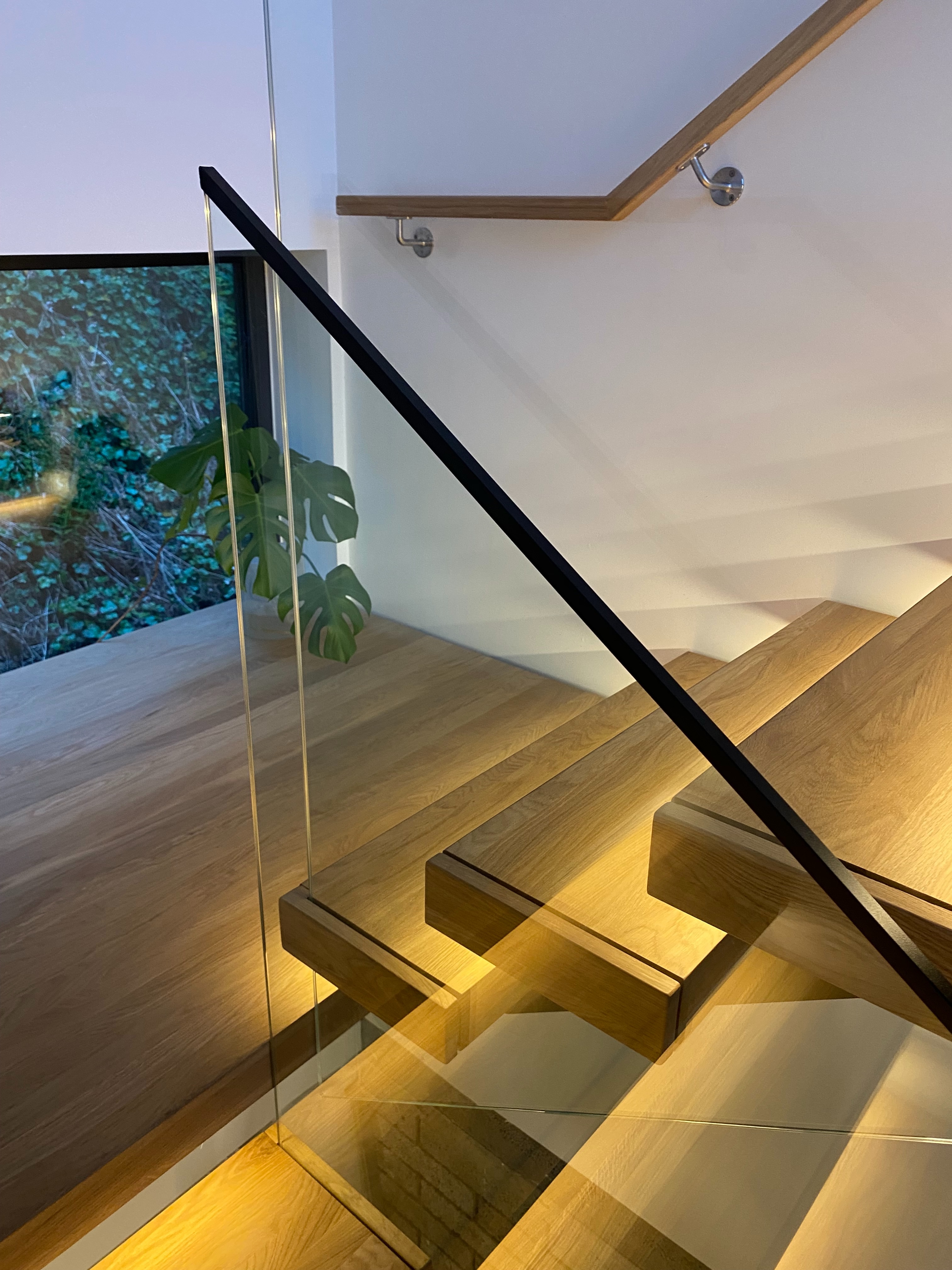 ๐ซ
#staircasefriday #stairsdesign #modernstairs #solidoak #trapp