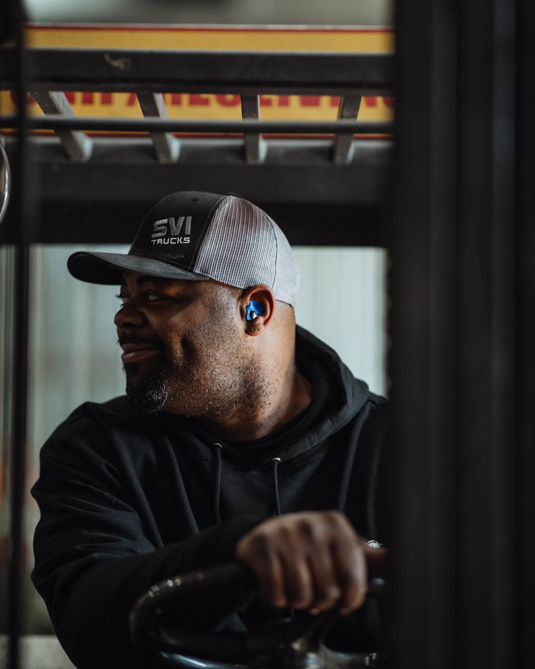 A factory operator finishes an 8-hour shift with no soreness, thanks to bespoke Decibullz molds that fit like they were made for them. Comfortable all shift, consistent attenuation in noisy environments, and a simple hot-water fit that anyone can do. Want comfort that lasts? Link in bio. 👂🔥🛠️ #HearingProtection #WorkSafe #ComfortAllShift #Decibullz