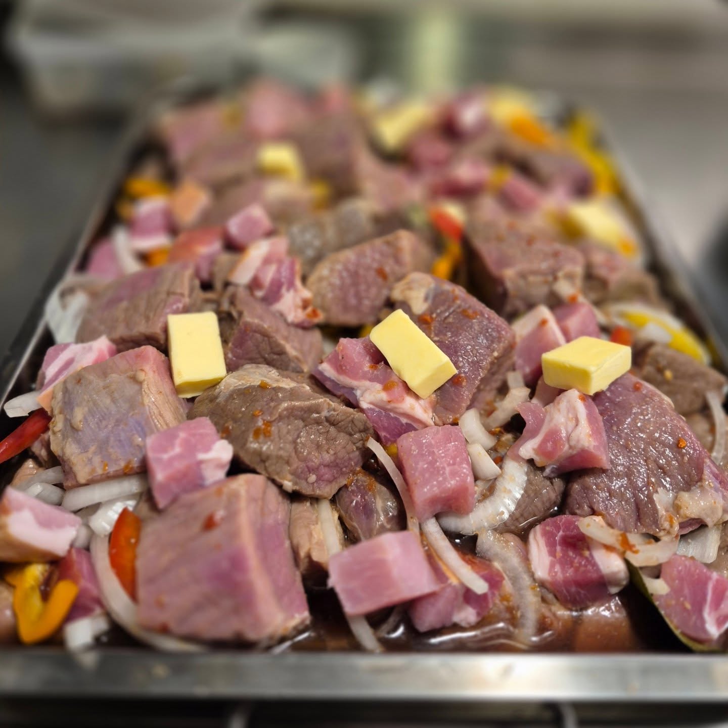24 hours in wine, lemon and spices... 5 hours in the oven... and the end result is...
#portuguesefood #brazilianfood #galway #winesofportugal #supportlocal