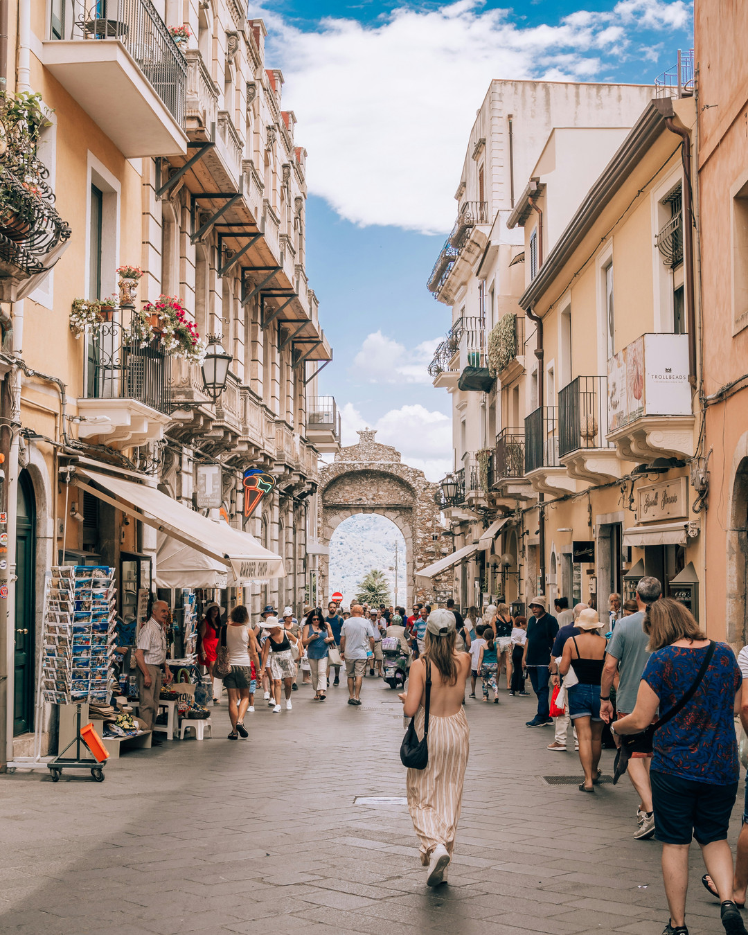 We design Italy trips that feel like home away from home — paced for families and friend groups, rich with local moments and stress-free logistics for milestone celebrations. Think slow mornings in a village piazza, a private cooking class, and seamless event planning so you can focus on making memories. Want an itinerary that’s truly yours? Link in bio. 🍋🇮🇹✨
Tell us: what memory would you want to relive on a trip?