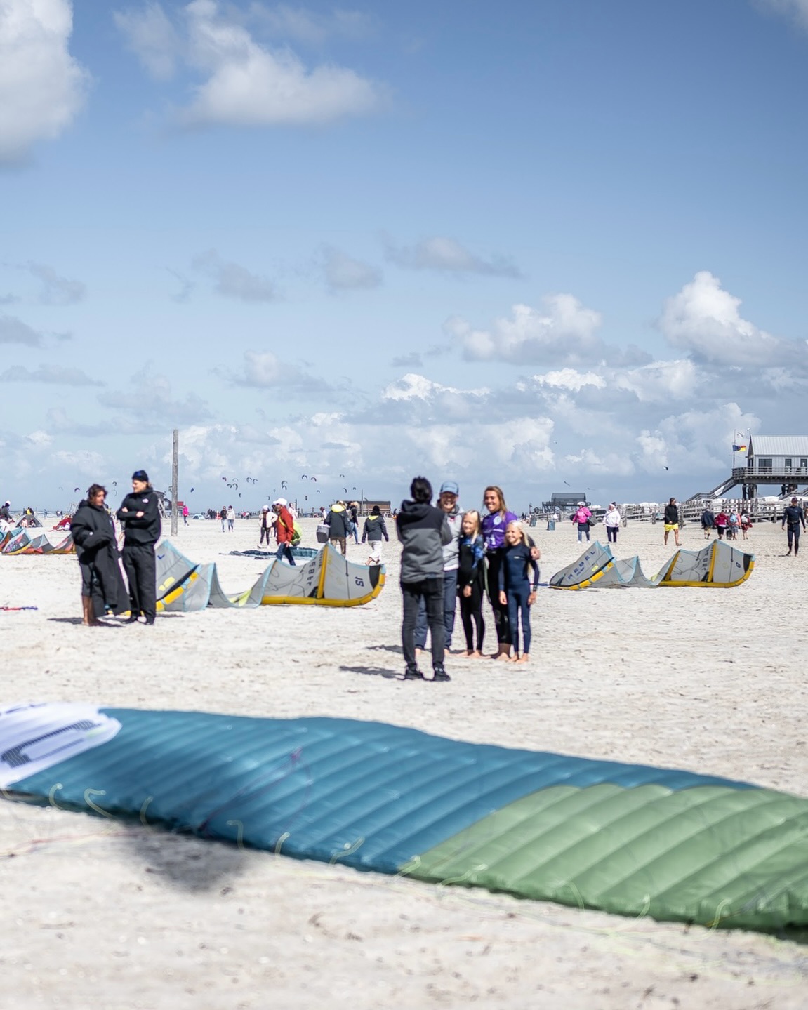 Kites waiting to get launched at the Ordinger Beach 🪁
📸: @danielpankoke
📍St.Peter-Ording
🗓️19.08. - 23.08.2026
#vwn #californiakitesurfmasters #gkaworldtour #kite #stpeterording