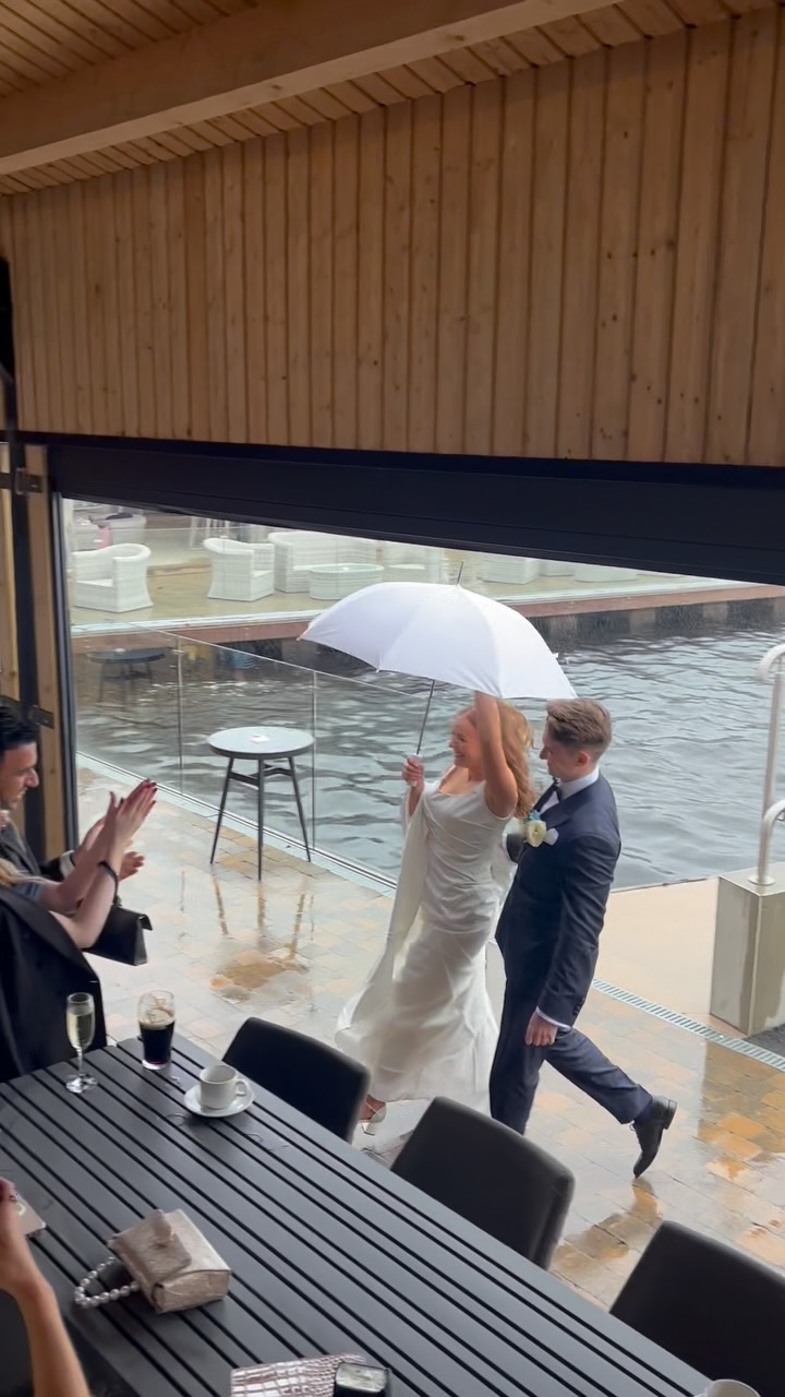 When you arrive to your drinks reception by boat!!!
#irishwedding #irishweddings #irishweddingsuppliers #rossharbour
