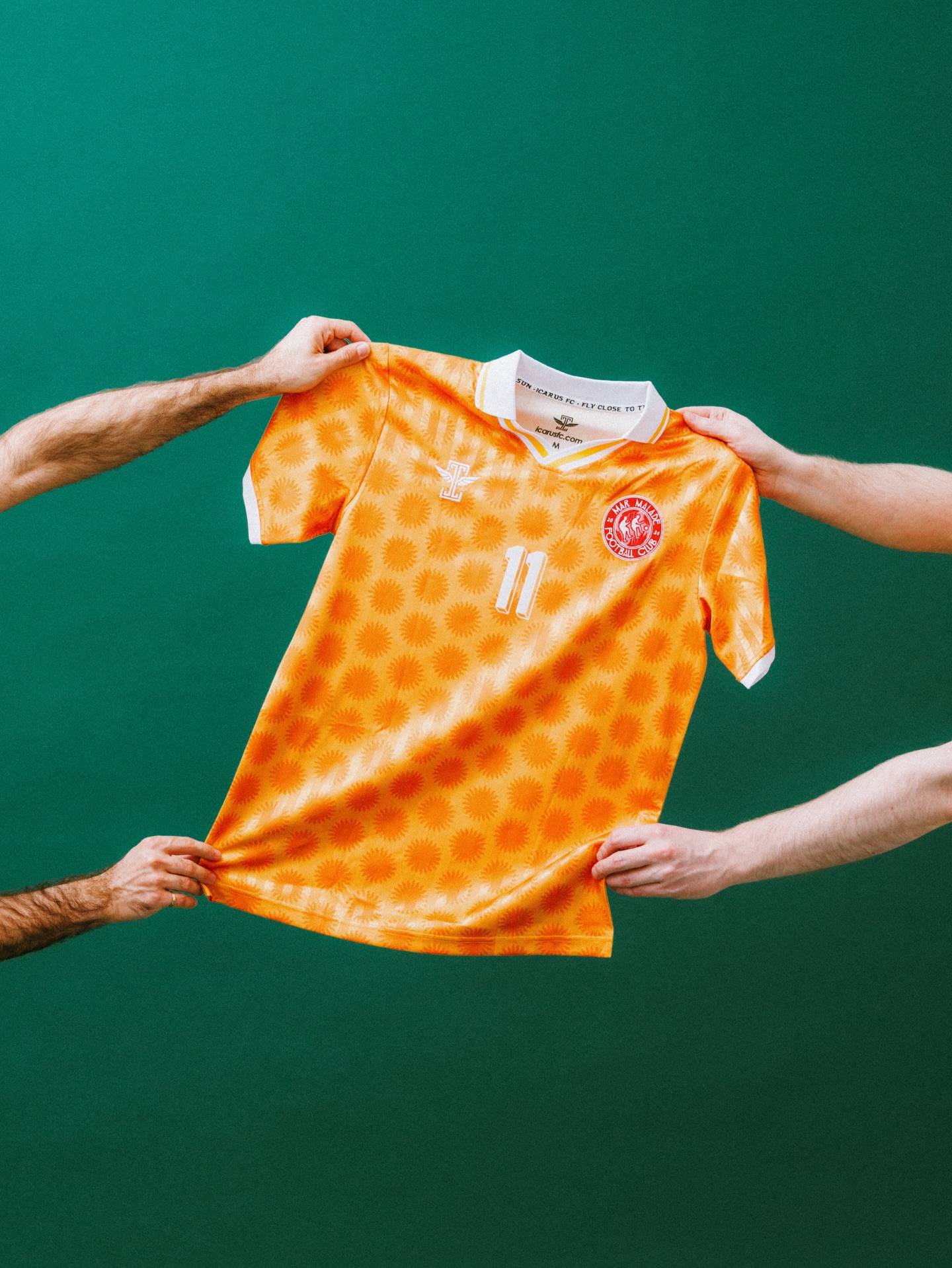 Become a member of the »Mar Malade Football Club«. Get your jersey on mar-mala.de 🌞
Jersey designed by @michel_m_almeida together with @icarusfootball
Photos by @manuelmeinhardt_dp
#marmaladefootballclub