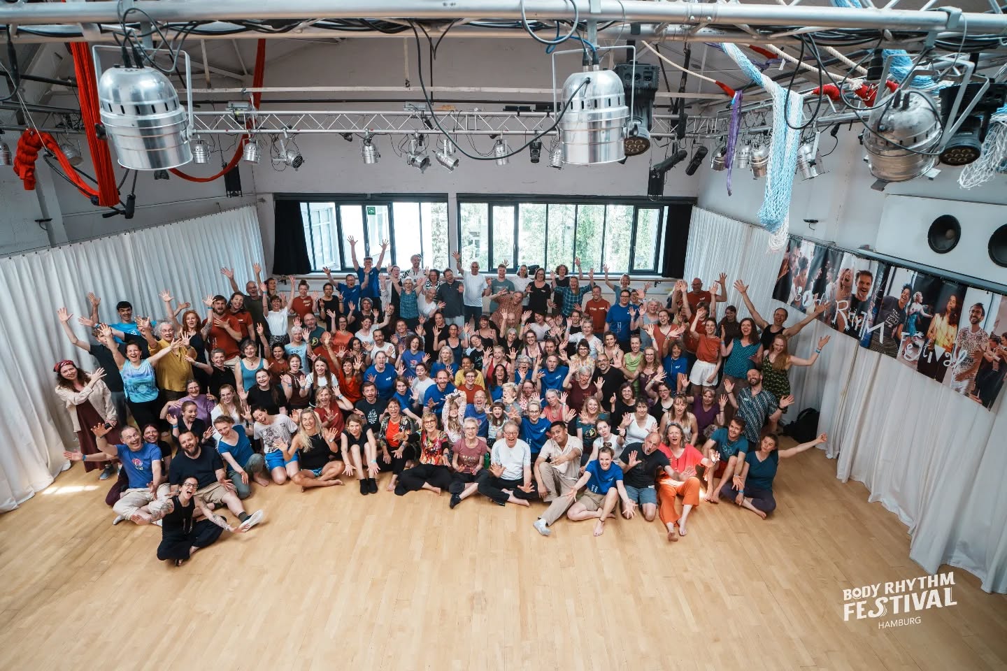 🎶 THANK YOU to all Festivalt@s for creating this musical space together 🎶
Keep the highlights close to your heart, stay immersed in the music, and take home some inspiring memories. We hope you have a smooth transition after the festival, and that you’ll gradually find plenty of snaps in all your pockets. 🫰🙌💕
#bodyrhythmfestival #bodyrhythmhamburg #bodymusic #bodypercussion #vocalimprov
📸 © 2026 Björn Lingner @muybjoern.de / Body Rhythm Festival