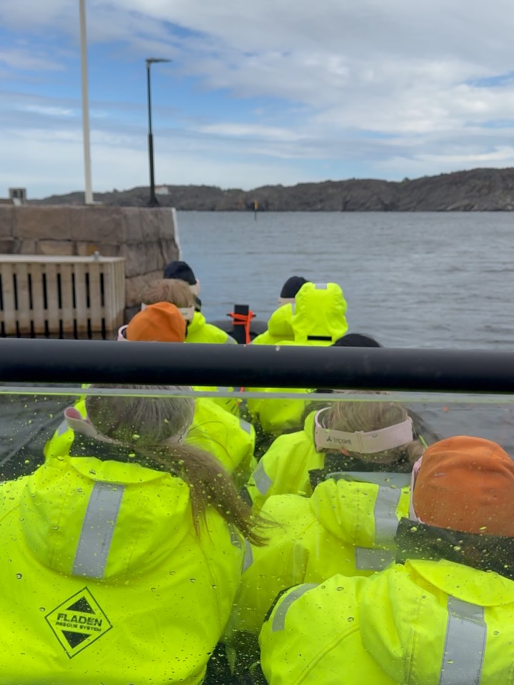 Heldag på havet under konferensen
Ostron på Vinga, Lunch på @astolsrokeri , fika på @bergskonditori på Marstrand. Sedan åter till Göteborg!
Dessutom tävlades det i en 3-kamp, en gren på varje ö
Ta med kollegorna och kolla på havet så tar vi hand om er!
Kontakta oss för ett kostnadsförslag för er grupp
Web: RibX.se
Tel: 0735-326161
E-post: info@ribx.se
#ribx #konferensaktivitet #teambuilding #ribbåt #marstrand