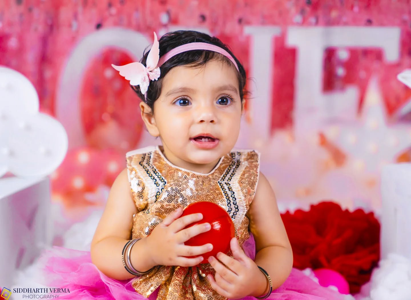 From tiny newborn cuddles to a curious one-year-old—what a beautiful journey it’s been. 💕 Today we celebrate a year full of love, milestones, and endless smiles.
.
.
#firstbirthday #cakesmashphotoshoot #babyphotography #babymilestone #delhimoms