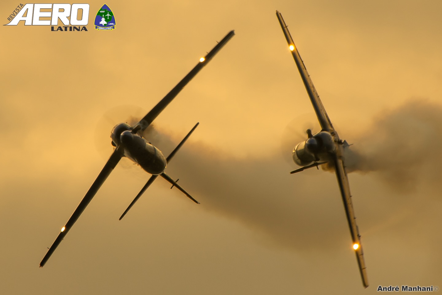 Detalhe no sincronismo entre as aeronaves durante o giro simultâneo reverso realizado pelas aeronaves #5 e
#6 da Esquadrilha da Fumaça durante o Musal Airshow 2026.
#photography #aviation #aviationphotography