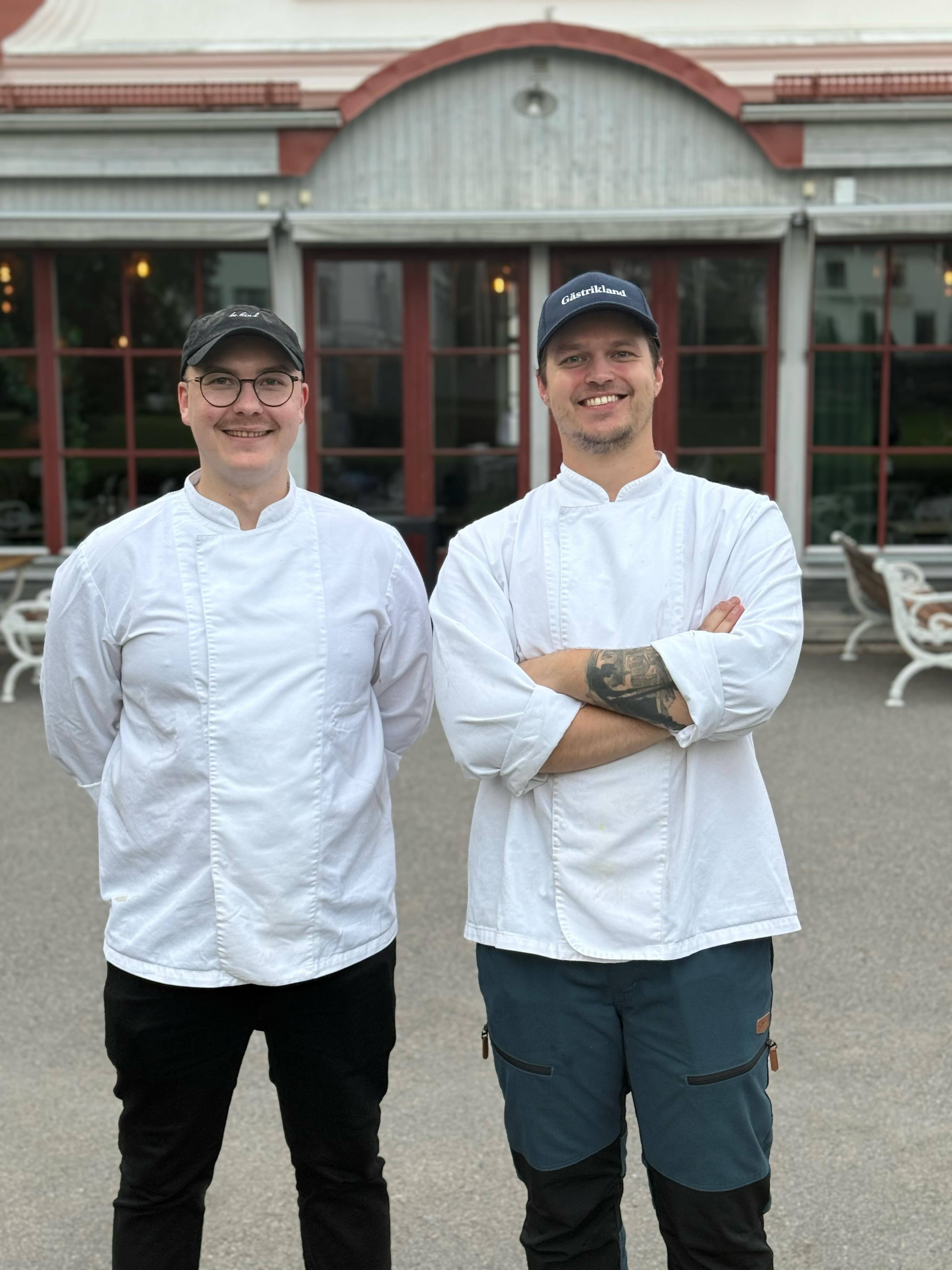 Är du redo för en sommar fylld av matlagning, utveckling och härliga kollegor?
Vi söker nu en kock till Gysinge Herrgård inför sommarsäsongen 2026.
Som en del av vårt köksteam får du arbeta med lunch, á la carte, bokade middagar och bröllop i en unik herrgårdsmiljö.
Vi söker dig som har erfarenhet från kök, är flexibel och trivs med att leverera hög kvalitet även när tempot är högt. Du blir en del av ett team där kvalitet och matglädje står i fokus!
Tjänsten innebär varierade arbetstider med dag-, kvälls- och helgpass.
Låter det här som något för dig? Hör av dig till fredrik.knief@julahotell.se med ditt CV och personligt brev.
Vi ser fram emot att höra från dig!