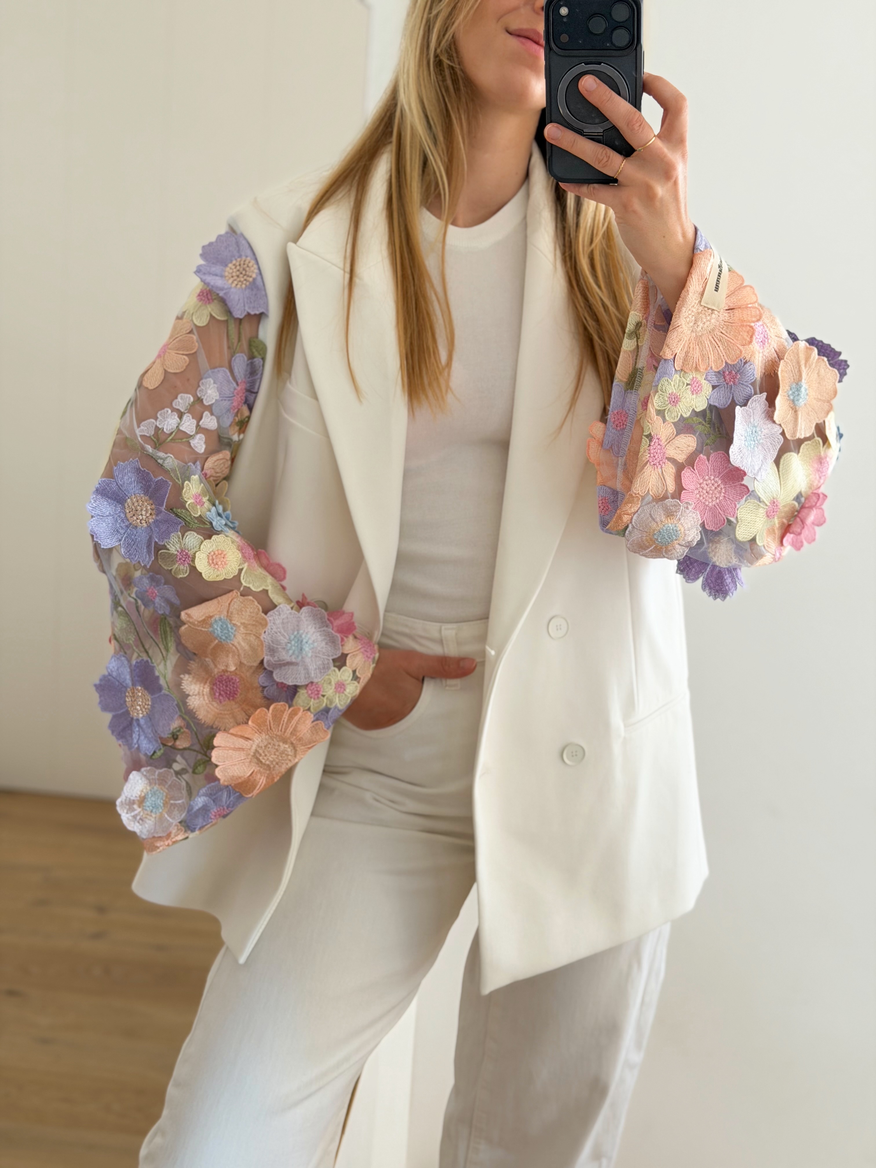 Restock alert 🚨 Haast je naar de webshop 🌸🫶🏻
#floralblazer #kimonoblazer #ootd #bloemenblazer #diy