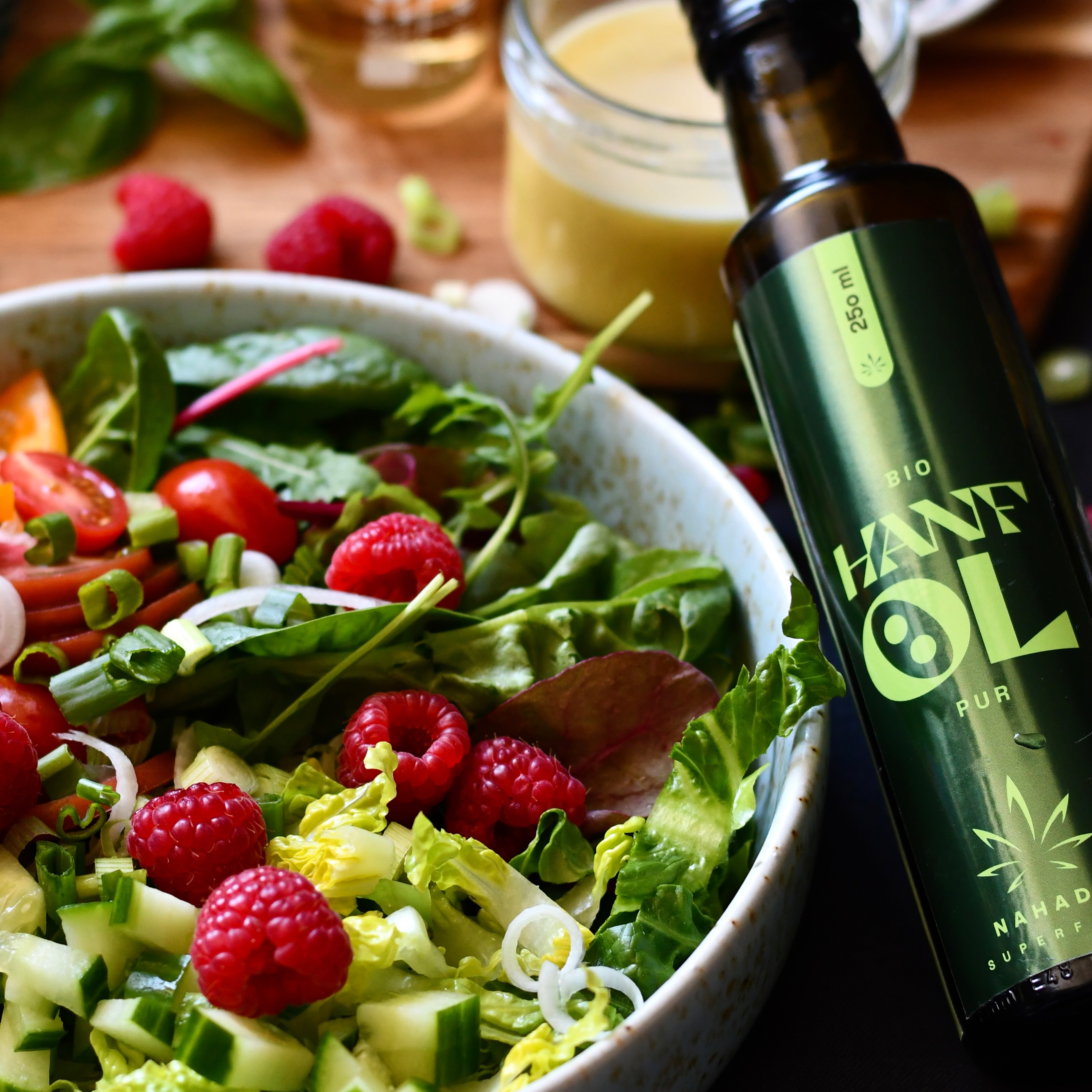 Bei warmem Wetter könnten wir jeden Tag erfrischende Salate essen 💚
Heute haben wir mal wieder ein neues Dressing ausprobiert. LECKER! 😍 Das Rezept posten wir die nächsten Tage 🫶🏻
#eatyourgreens #sommersalate #hanföl #eattherainbow #sommerküche