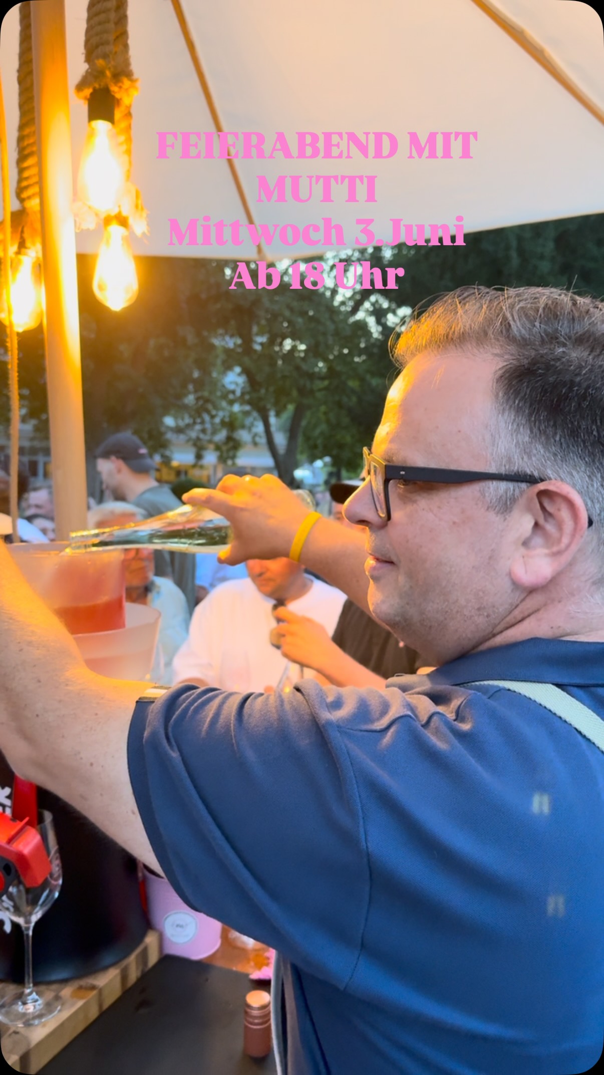 FEIERABEND MIT MUTTI 🩷🍾
Nächsten Mittwoch, 03.Juni ab 18 Uhr an der @lorenz_weinkolonnade.
Mit tollen Speisen von @die_metzlers 🤩
Startet mit uns in das lange Wochenende 🍾
Wir freuen uns auf euch! 🌞
#feierabend #feierabendmitmutti #muttisape #lorenzundsoehne