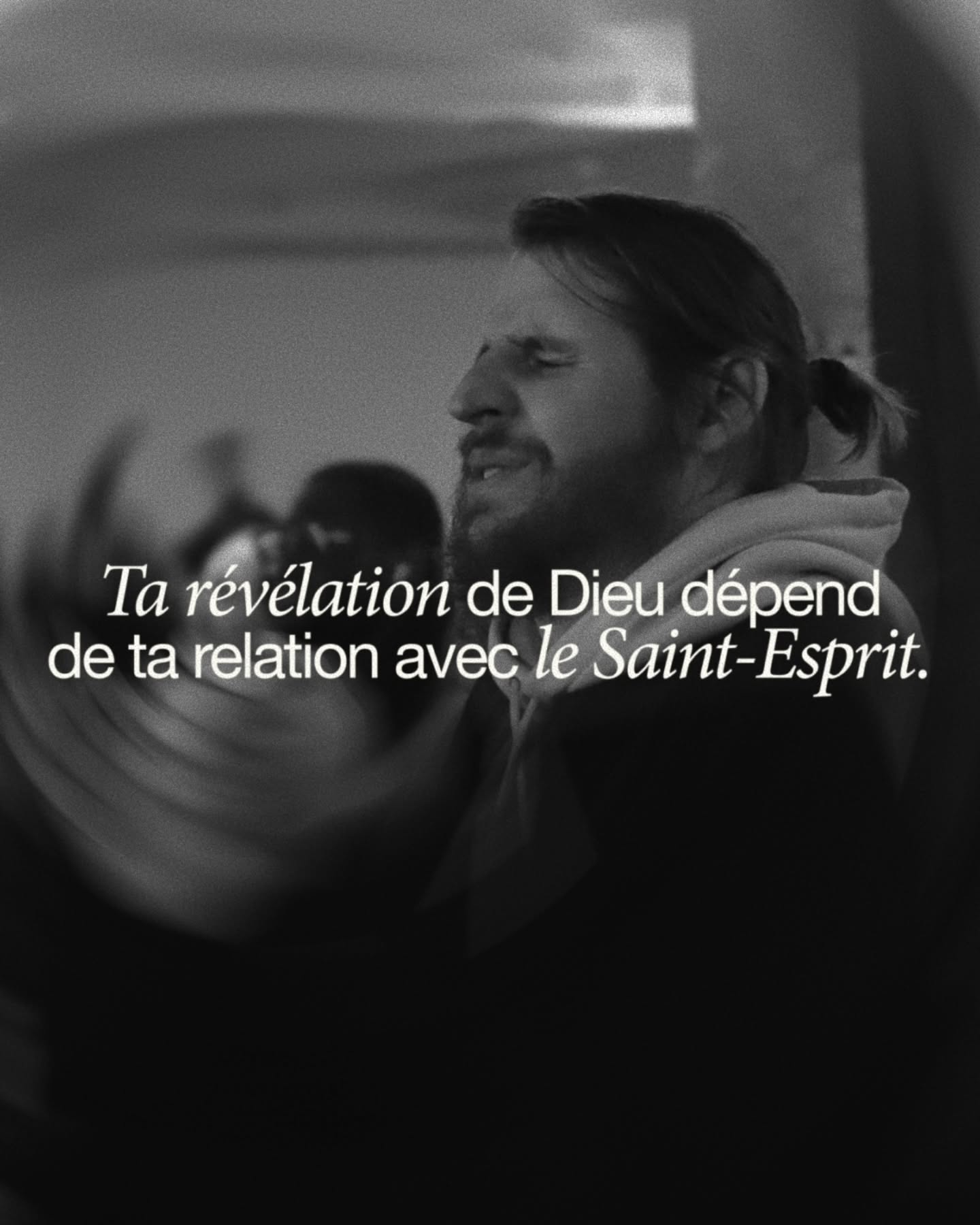 La révélation ne vient pas d'une information, elle vient d'une relation. Le Saint-Esprit est Celui qui révèle Jésus.
Il est Celui qui nous fait connaître le cœur du Père. Plus tu marches avec Lui… plus Christ devient clair à tes yeux.
« Quand le consolateur sera venu… l’Esprit de vérité… Il me glorifiera, parce qu’il prendra de ce qui est à moi et vous l’annoncera. » — Jean 16:13-14
La profondeur de ta révélation dépend de la profondeur de ta communion.
#SaintEsprit #révélation #Jésus #Père #intimité