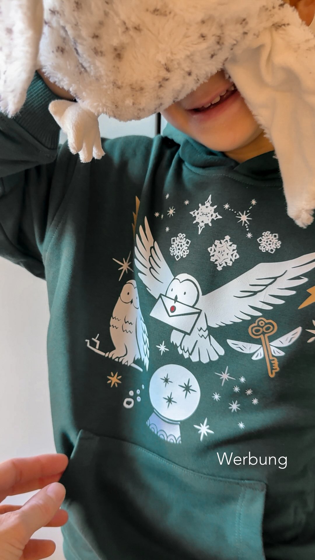 Kein Hexenwerk – nur ein bisschen Kreativität, Teamwork und ganz viel Liebe. 🧙♂️💛
Unser DIY-Zauber-Pullover ist mehr als nur ein Kleidungsstück – es ist eine Erinnerung, die man tragen kann. ✨𝚆𝚎𝚛𝚋𝚞𝚗𝚐 𝚞𝚗𝚋𝚎𝚊𝚞𝚏𝚝𝚛𝚊𝚐𝚝
#CricutMade