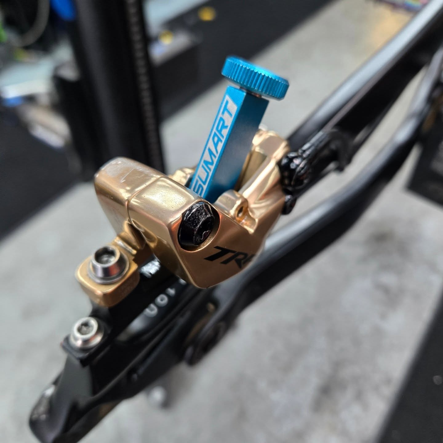 Who has used this tool before???
#newtool #needahint #bikerepair #mtblife #getoutandride
