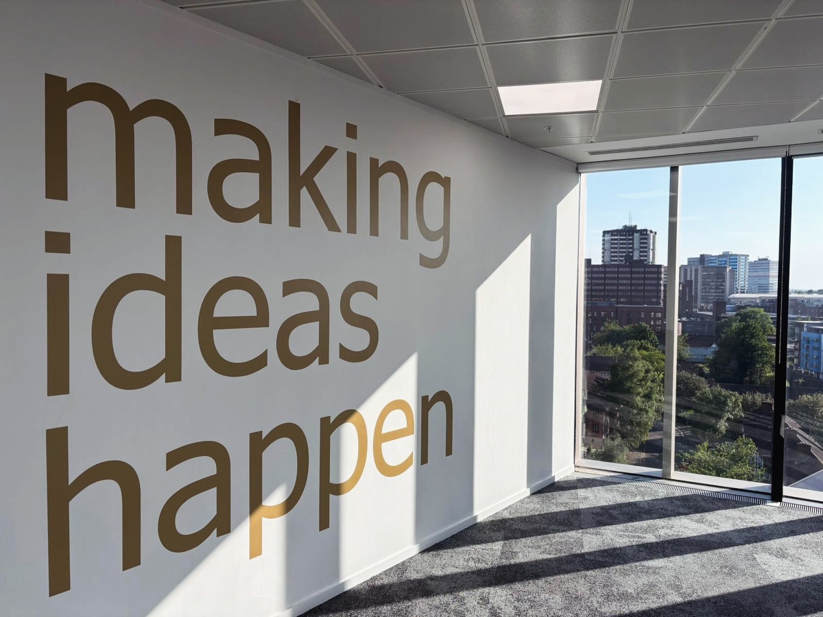 New HQ for @goldbeck_group 🔥
Premium polished stainless steel built-up letters, bespoke manifestations, custom wall graphics & neon signage installed for Goldbeck’s new head office ⚡
Clean. Bold. Built to stand out.
#Semaphore #OfficeBranding #Design #Create #Install