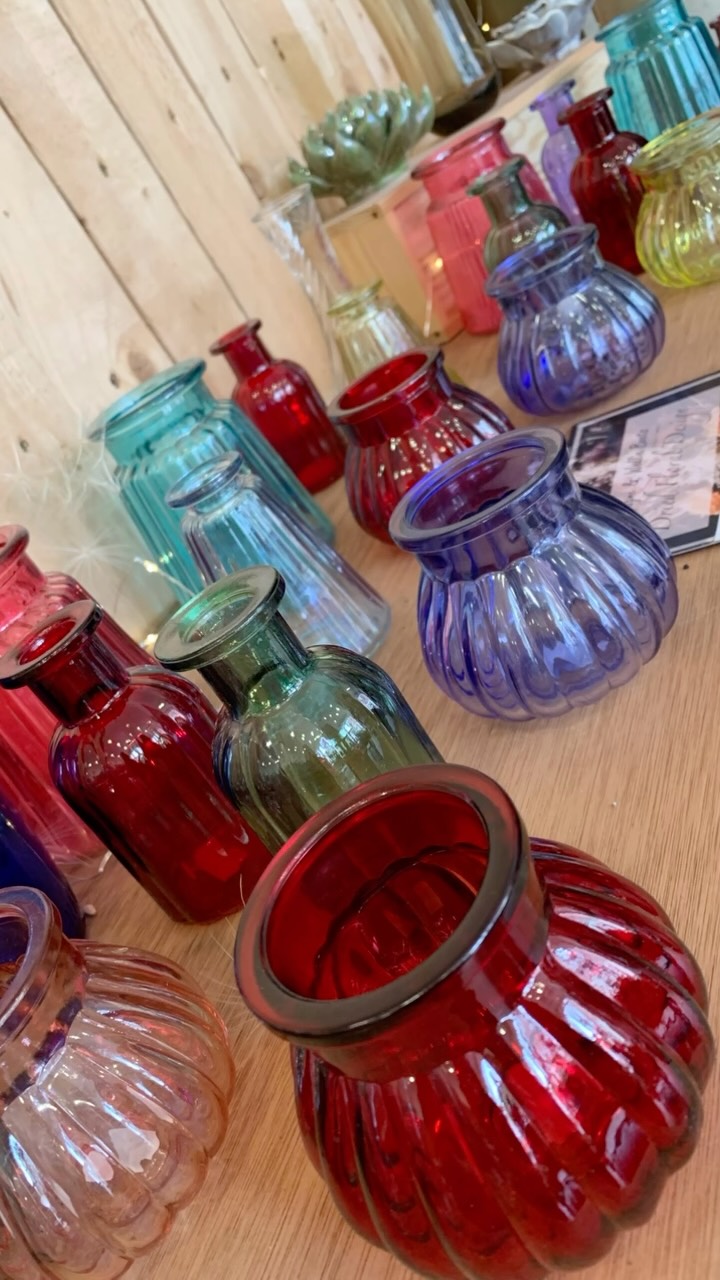 ☀️ FAVOURITES RESTOCK ☀️
I’ve had restock in the shop of your favourites.
🌱 Fresh glazed houseplant pots
💜 Scented lavender wheatbags which make excellent cool bags
🌹 Dried flower crafting packs
🫙 and the very popular coloured glass range.
In store only! Dor’s Garden.
#rossonwye #herefordshire #visitrossonwye #rossvintagetrail #shoplocal