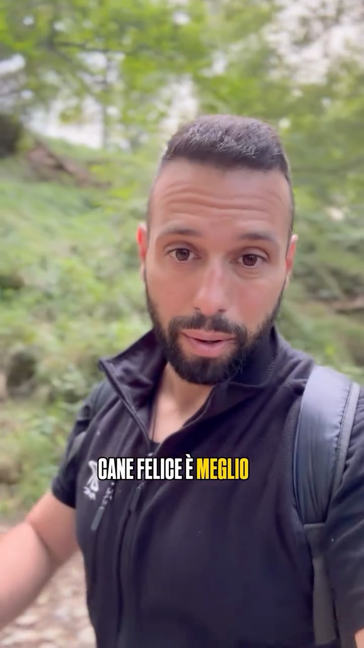Abbiamo un problema in cinofilia e si chiama PRESUNZIONE. E se per molti questa parola verrà associata all’attitudine di noi professionisti nei confronti delle famiglie io la riscontro maggiormente nei confronti dei cani. In questo senso l’atteggiamento del “più so e meno so di sapere” dovrebbe essere una bussola che ci guida nell’interazione con i cani. Il loro mondo è ancora tutto da scoprire ma solo per chi avrà l’umiltà di non fermarsi mai…
🐾 Il mio libro Un cane felice disponibile nelle librerie, Amazon e tutte le piattaforme digitali, FALLO TUO!
📖 Puoi acquistarlo dal link in bio.”
#cinofiliaitaliana💪♥️ #educatorecinofilo #canidiinstagram #culturacinofila #iosodinonsapere i