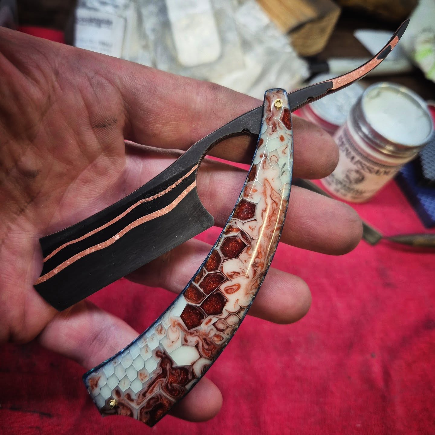 Test fit
#boxercustomrazors #customstraightrazor #straightrazor #razor #shaveoftheday