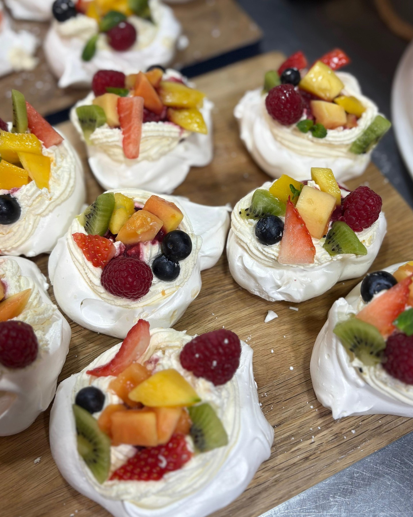 Did you know we run bespoke parties and events at The Grumpy Mole... Check out these beautiful little fresh fruit meringue dessert made by Chef Kasia 😍🎉
Are you looking for somewhere to celebrate an anniversary, birthday, family gathering or even a wedding? We've got you! Our team is here to make it truly special event. Call our events team on 01737 362855 to discuss your plans. 📆
#thegrumpymole #grumpymole #events #weddingseason #birthdayplans #workdo #celebrations