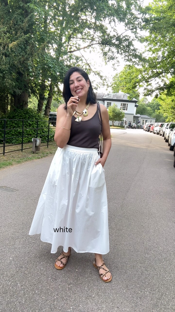 What a wore yesterday to see my friends for drinks. I am just loving this weather. What about you?! ☀️
.
Save for summer outfits inspiration.
.
Skirt @mintvelvet
Top @massimodutti
Sandals and basket bag @sezane #sezane #sezanelovers
Necklace @parfois
.
White skirt, Aline skirt, white skirt outfit, brown top, basket bag style, leopard print sandals.
.
.