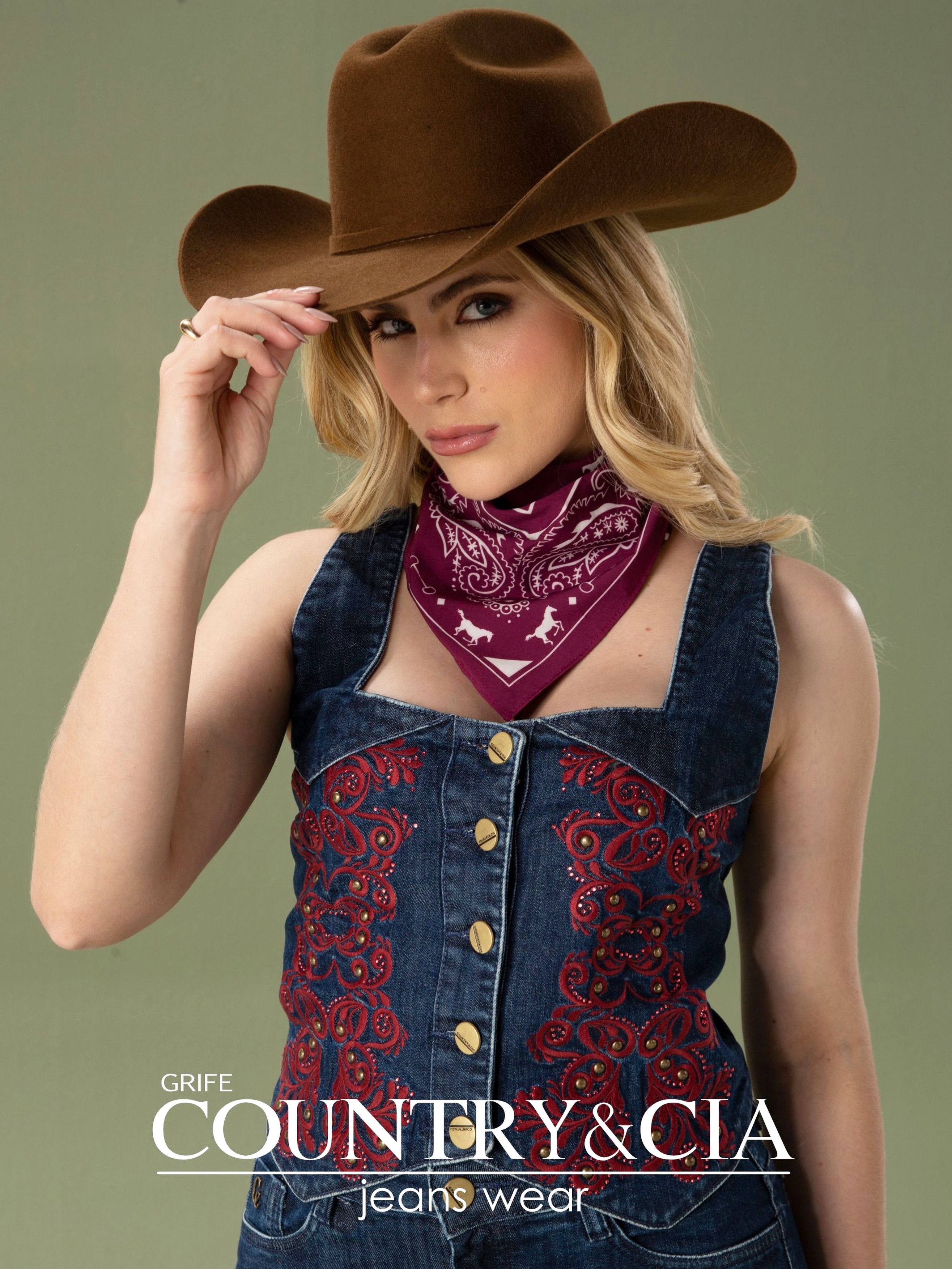 Marsala Western Mood 🌹
O look feminino Horse traduz a verdadeira essência da Country e Cia: tendência, identidade e paixão pela moda country. A composição une a modernidade do cropped à elegância da calça boot cut, trazendo uma modelagem impecável e um caimento perfeito para as nossas clientes cowgirls.
REF: 3336 - Cropped Feminino Horse
REF: 4522 - Boot Cut Feminina Horse
#cowgirls #modacountry #horsehorizon