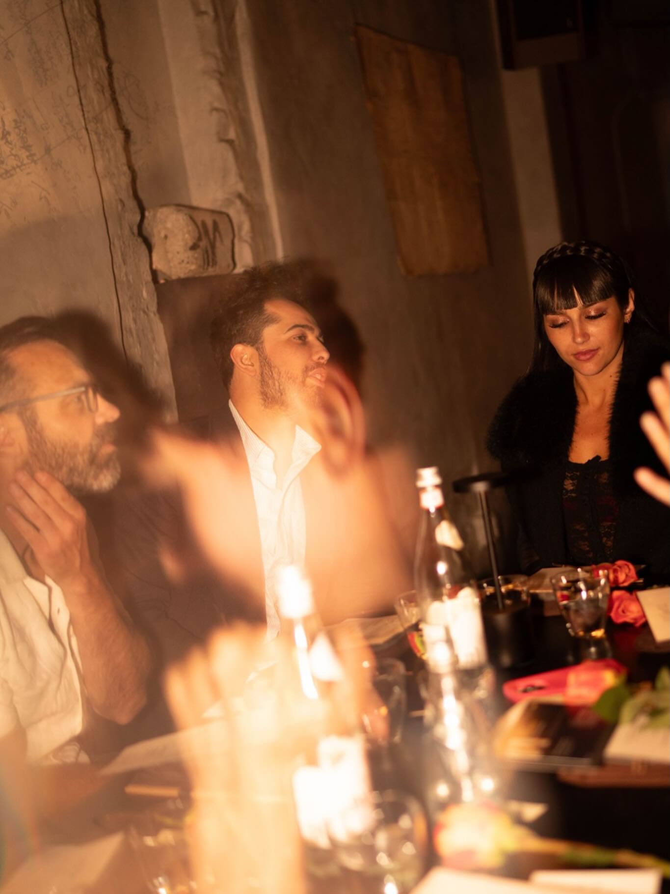 Sneak peak of Le Centile. 📷🎞️We had the honor of being part of this launch in shooting both photo and video for the innovative @lecentile creator club. Le Centile is a modern salon / social club bringing top 1% ranking of social media creators together for an intentional evening where they meet at a private dinner. The vibe is designed intimate, focused, yet free form, warm, and social. Led by host Elena Freeman who mingles and also creatively prompts the attendees into games and group discussion that explore connections and deeper intentions around their work as creators -Creators at the forefront who are shaping their niches at the top 1% The theme of Los Angeles was “Behind The Curtain”. Le Centile has traveled to 5 cities and met with and hosted top creators. Very 😎cool ! More to look forward to. These types of in person connections/ intentional events - ⚖️ it’s a great balancing of the scales of today’s modern online culture. Hosted at @rokusho_la