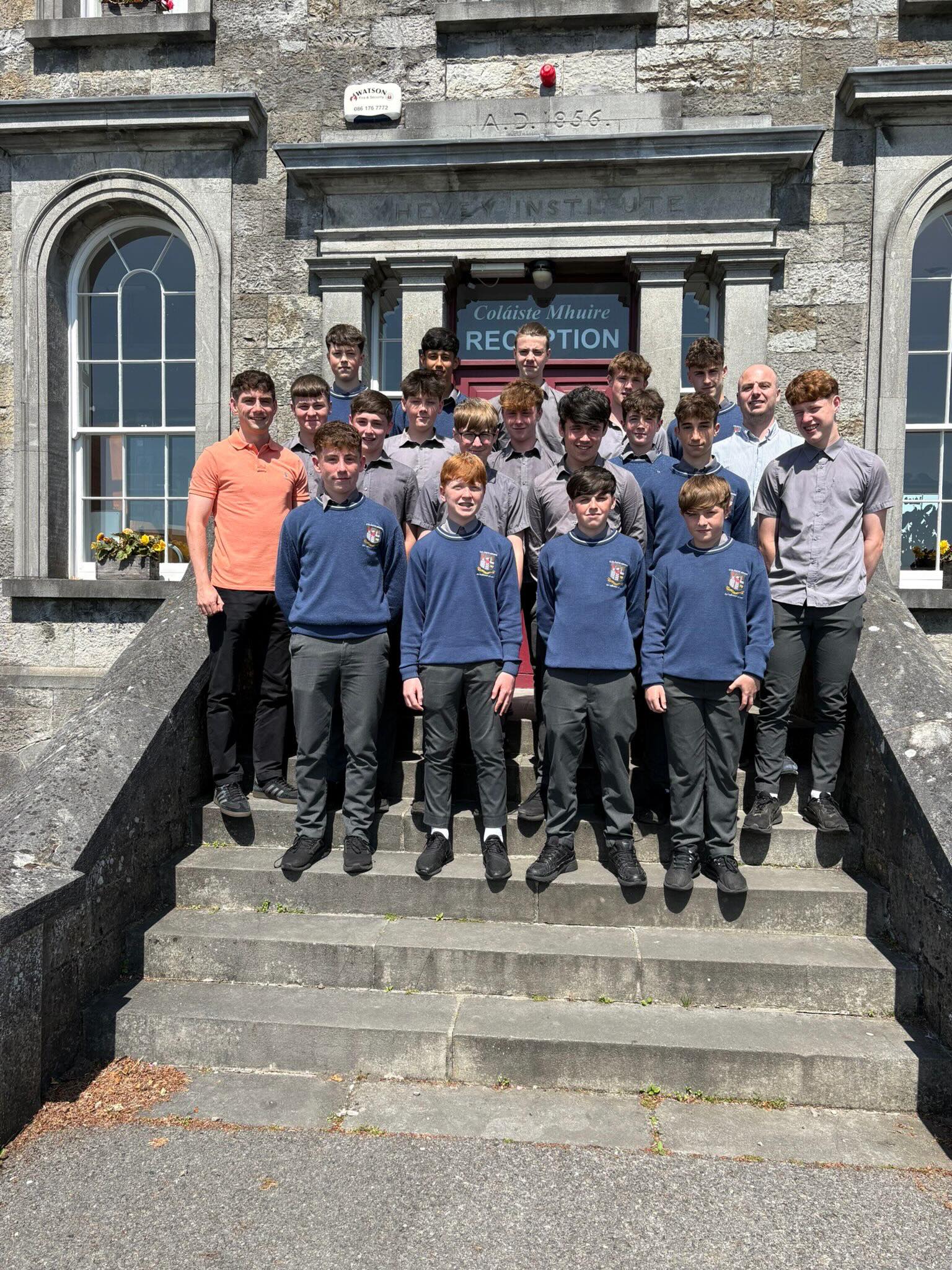 Our Minor Soccer team received their West Leinster Medals today!
A massive thanks again to all the parents for their support this year and for getting the lads in for the early morning training sessions!
Thanks to @Mullingartownafc and @mullingarathleticafc for the use of their facilities across the year!
The lads are pictured representing their clubs!
@inny_fc @mullingarathleticafc @mullingartownafc @longfordtownfc