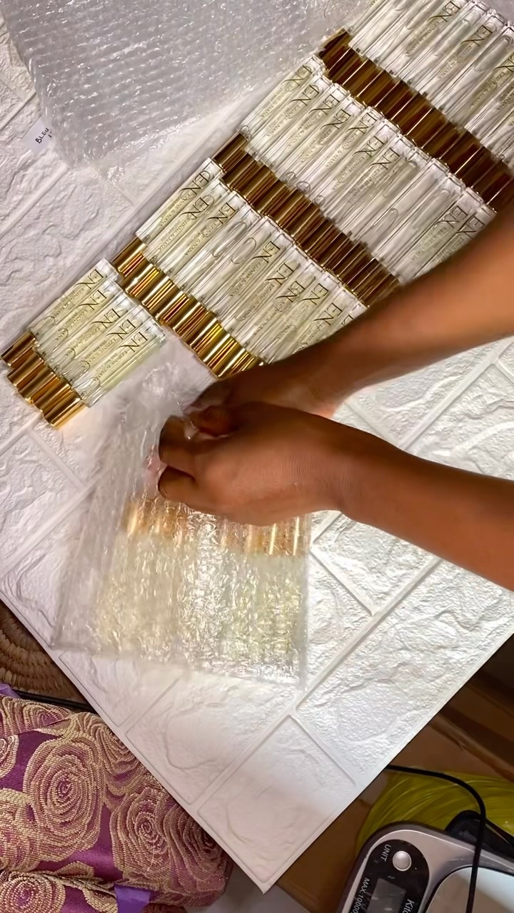 Donโt do the norm, try something unique and different. Gift your guests authentic perfume oils as souvenirs at your wedding, birthday, anniversary etc. Something classy and unique ๐ We have over 150 designers, Niche and Middle Eastern Perfumes to select from.
Send a dm today !
#perfumes #vingeessence #fragrance #designerperfumeoils #perfumeoilsinportharcourt