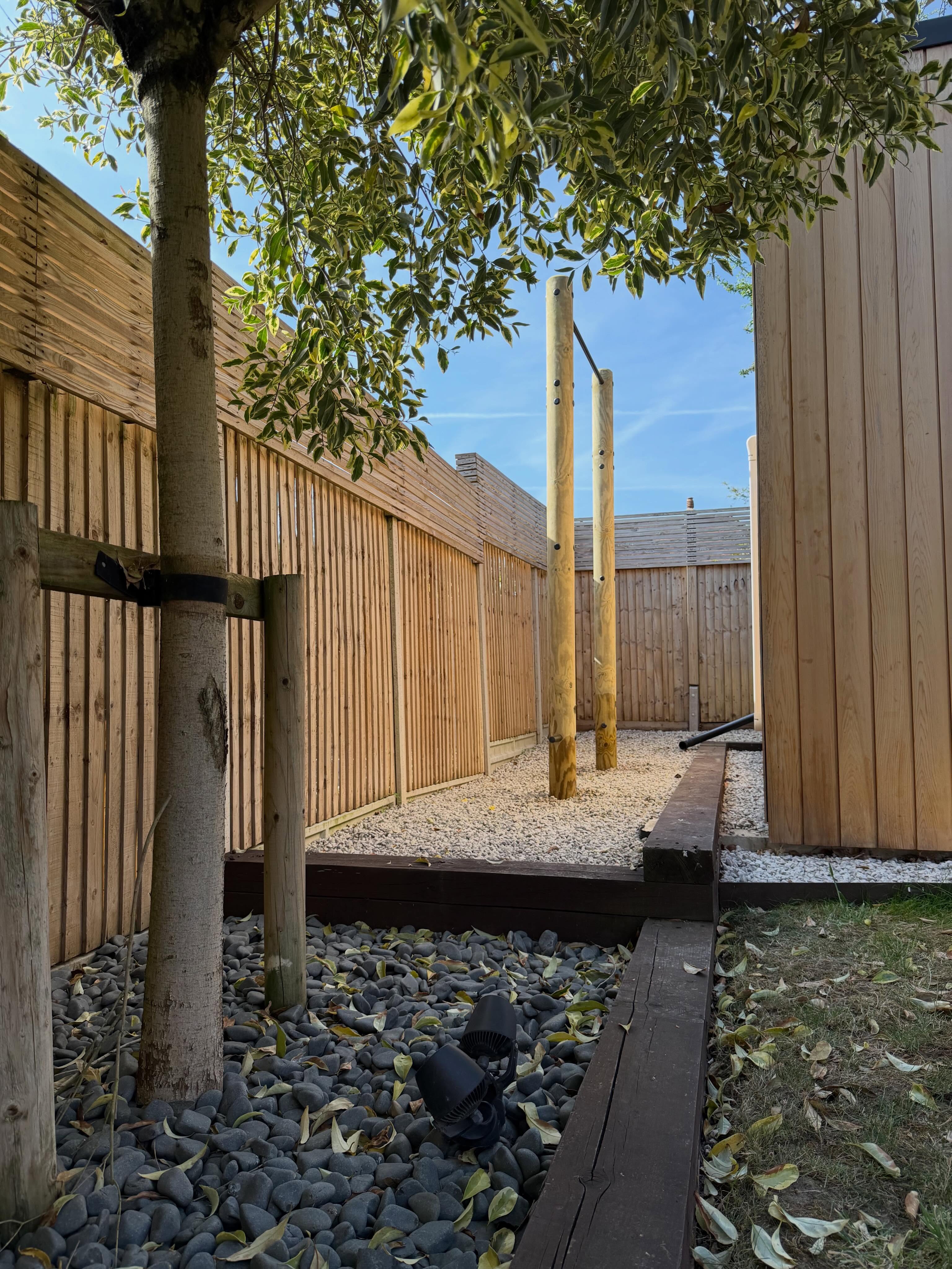 Our 2.9m pull up bar standing proud in the sunshine. We installed this next to the clients gym 💪💪 #pullups #outdoortraining #gardengym