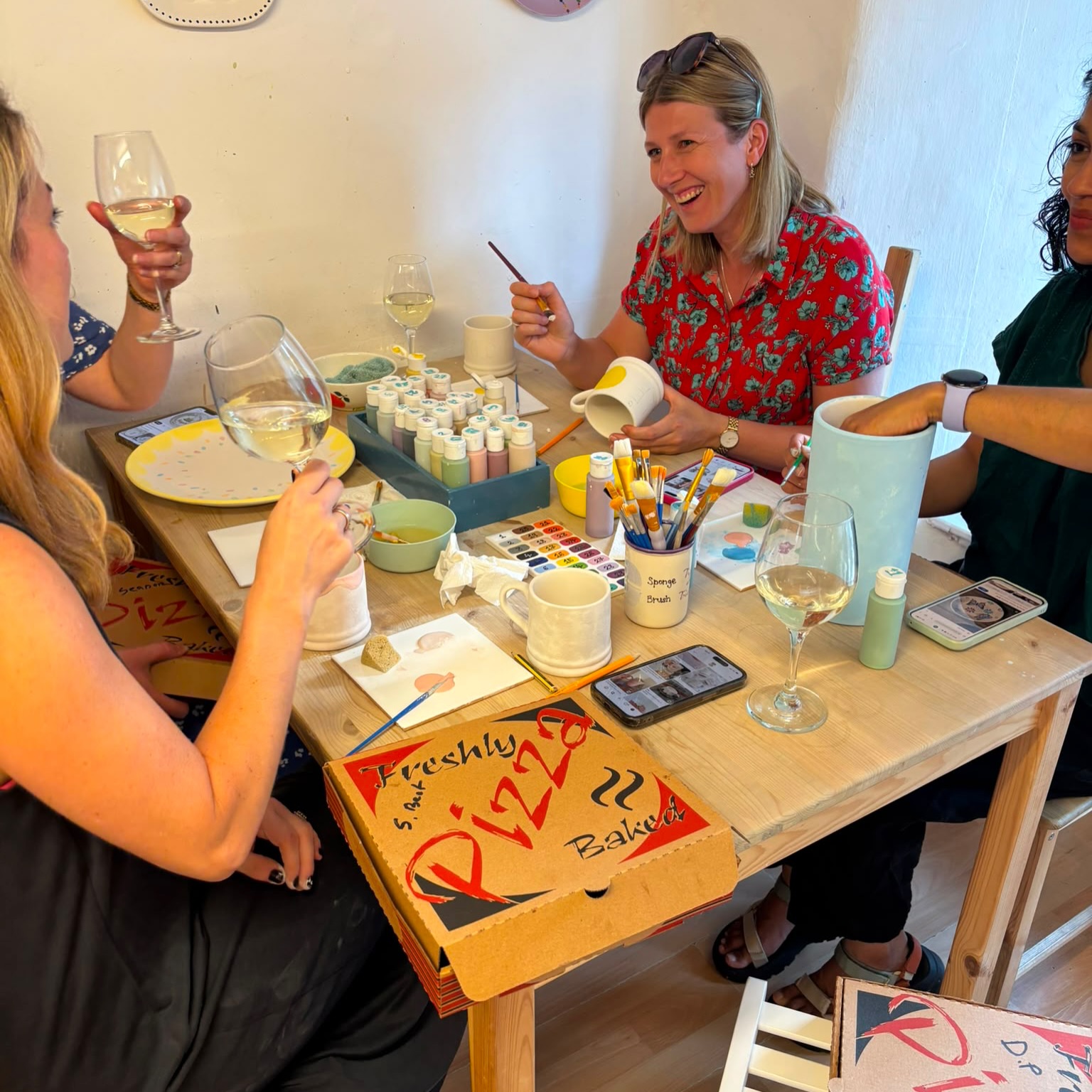 Pizza ✅ Prosecco ✅ Painting ✅
What more could you ask for? 🤩