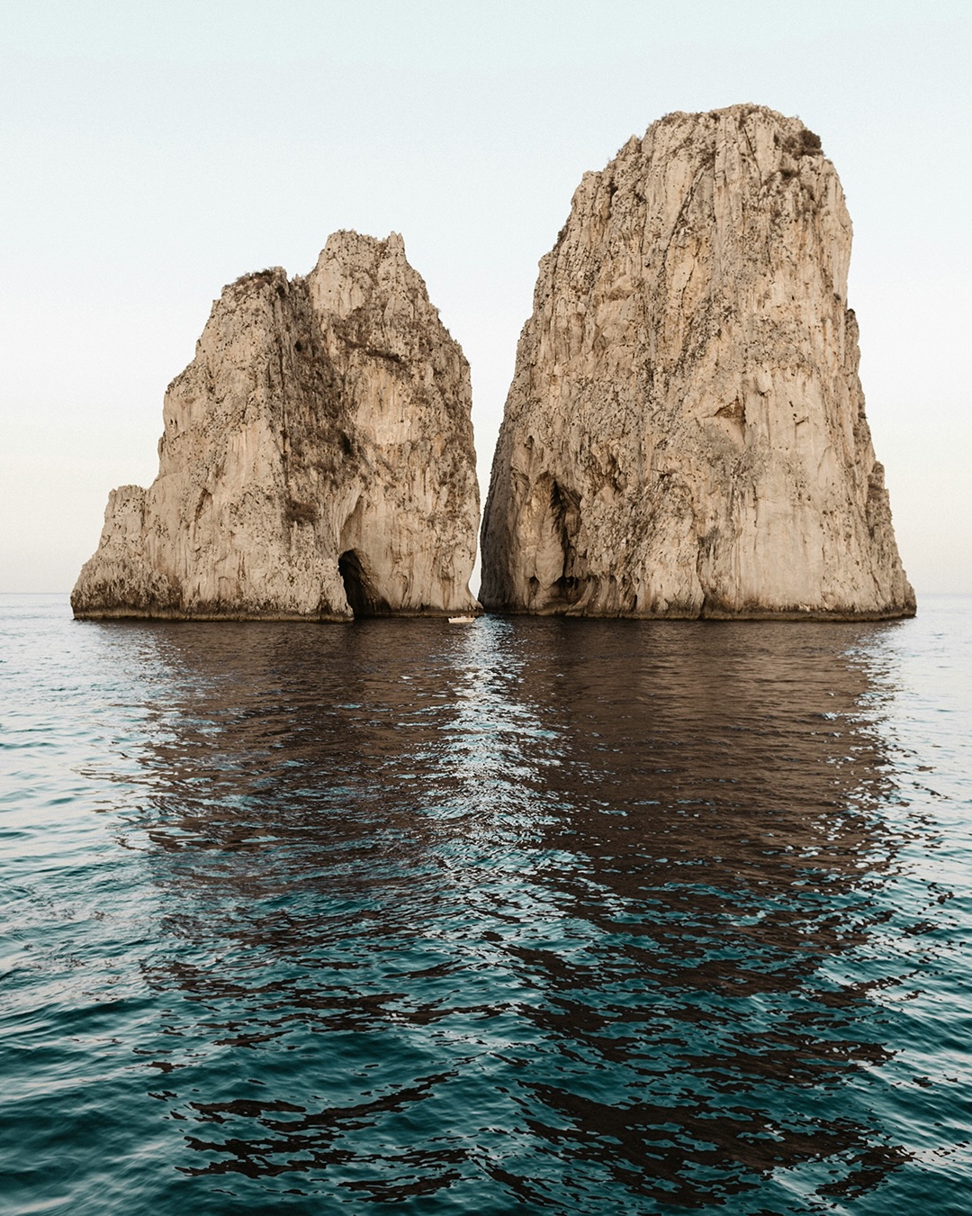 In Capri, the beach is not simply where you arrive: it is where the day unfolds. Each club offers a different way of experiencing the island, shaped by setting, rhythm, and a distinct sense of atmosphere. From sun-drenched terraces to quieter, more discreet corners, the coastline reveals itself through a series of carefully chosen stops.
Mare by Casa Tua (@marebycasatua): A more contemporary expression, where design, service, and ease come together with quiet precision.
La Fontelina (@fontelinacapri): An icon of the island. Set against the Faraglioni, where tradition, simplicity,
and atmosphere define the experience.
Il Riccio (@ilricciocapri): Carved into the cliffs just below Anacapri, where the setting feels both dramatic
and unmistakably refined.
Your time in Capri unfolds exactly as it should.