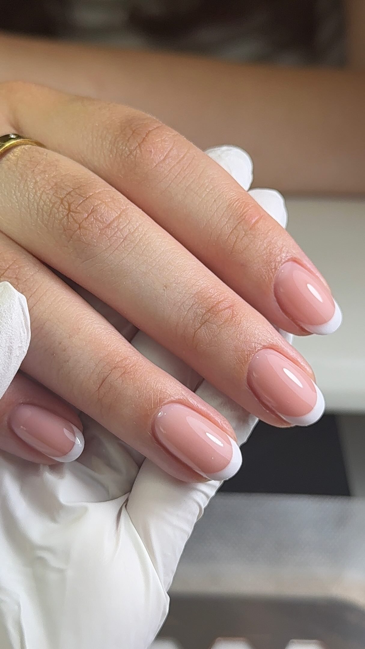“Drills” are damaging your nails 👀
Well… they CAN be when used incorrectly.
And firstly yes, I know the correct term is an e-file, not a “drill” 😅 but because that’s the term most people recognise, that’s what this conversation usually gets labelled as online.
I’ve seen so much misinformation recently around e-files being described as automatically “unsafe” or “damaging,” when the reality is far more nuanced than that.
An e-file is simply a tool.
Damage doesn’t come from whether something is electric or manual, it comes from improper use, lack of education, incorrect technique, excessive pressure, overfiling, or using the wrong grit/bit for the service.
You can absolutely damage the natural nail using an e-file, a hand file, improper prep, aggressive removal or poor technique
The problem is not the tool itself.
When used correctly by a properly trained nail tech, e-files are completely safe and are an incredibly effective part of prep and removal.
The issue is that fear-based marketing online often oversimplifies these conversations and spreads the idea that “drills are bad” when actually, education is what matters most.
A trained nail tech understands pressure control, speed settings, anatomy of the nail, safe removal techniques, bit selection and how to work without compromising the natural nail.
Tools are only as safe as the person using them. If you’re struggling with e-file work or looking to train I’ve for you covered and offer a selection of refresher & ABT accredited courses. It all starts with good quality education 🫶🏻
#nailtech #naileducation #efile #nailprep