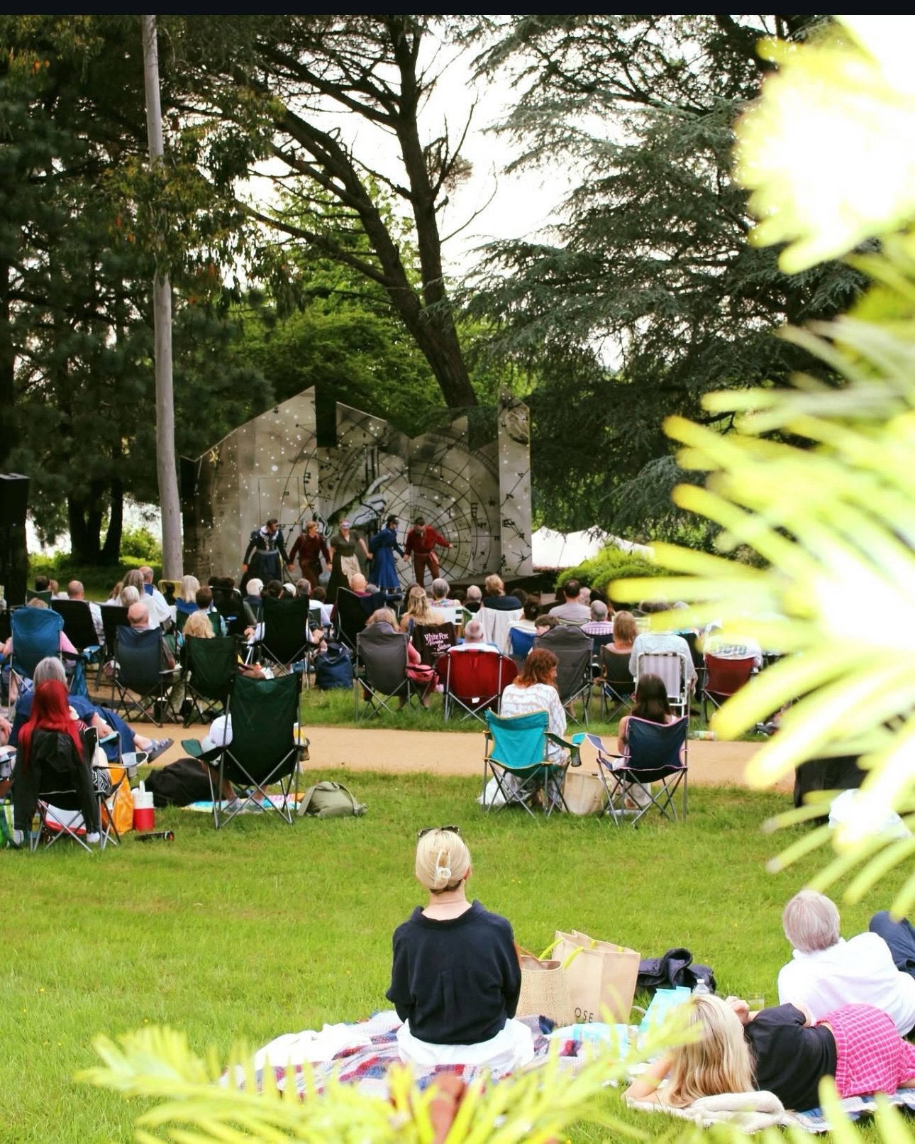 Last night, our UK tour started at the fabulous @heverfestival. A fantastic night was had by all, and we are grateful to Hever Castle and their brilliant audience for such a warm welcome.
We have moved on to @brightonopenairtheatre, with performances tonight, Saturday and Sunday. Tickets are still available; we’d love to see you there!
🎟️ https://www.thedukestheatrecompany.co.uk/boat
📸 - @heverfestival