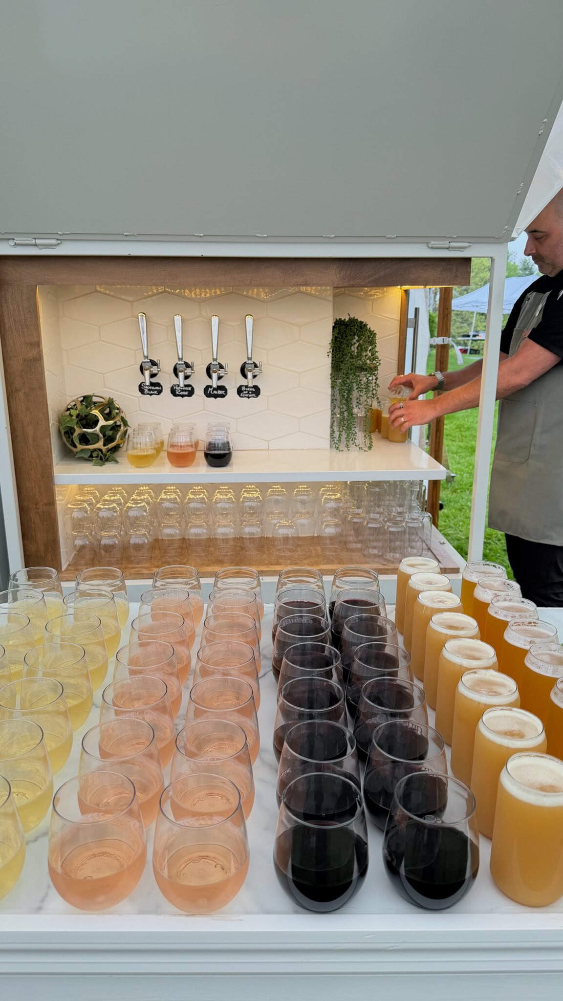 There can be such elegance in simplicity!
Sometimes all you need for the perfect evening is a curated selection of wine & beer, a talented quartet, lovely food, and a beautiful tent!
Last Saturday we had the pleasure of bringing our Piaggio Ape tap truck to serve at a welcome party held at the @norman_rockwell_museum
The rain was no match for the warmth of family and friends gathering to celebrate the happy couple. Best wishes to Ross & Julia! 🥂
planning: @birdhouseevents
tent & rentals: @classicaltents
live music: @andywrba & friends
florals: @carolynvalentiflowers
food: @eatbrasato
photography: @avidalovephotography