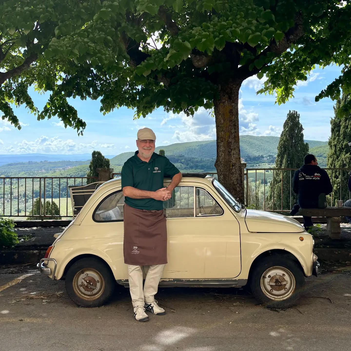 Meet Giacomo, Lalma Café founder, host, coffee enthusiast and his loyal Fiat 500. Together with his friendly staff, he welcomes guests with good vibes, homemade breakfasts, warm smiles, and panoramic views for the perfect start to the day.
📍 Find us in the heart of Montepulciano
⏰ Open for breakfast & brunch 9-14h (closed Thursdays)
✨ #lalmacafe
☺️ #goodfoodisgoodmood
🍳 #breakfast
🥪 #brunch