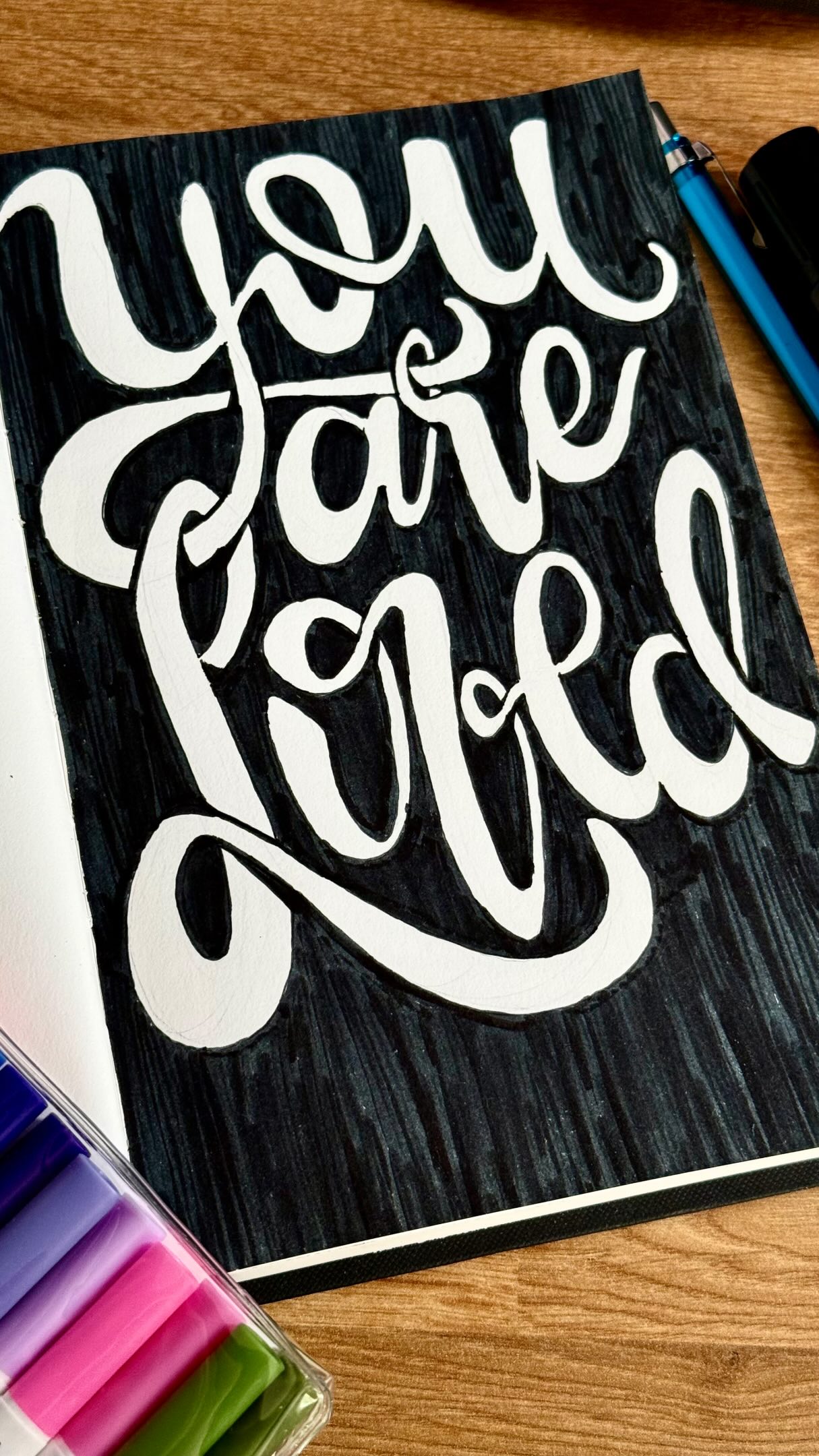 Sometimes the best way to unwind from screen time is going back to the basics: pen and paper. ✏️➡️✒️ Trust the process. Love the work of your own hands! Tag someone who needs a little extra love and this reminder today! 🖤👇
#HandLettering #TypographyDesign #DesignProcess #LetteringVideo #GraphicDesignDaily