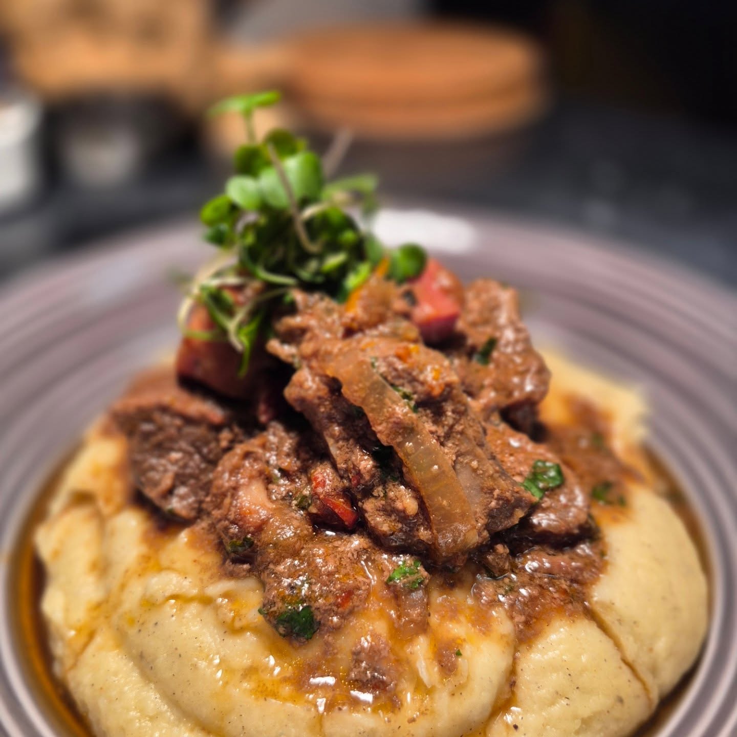 Comfort food that dates back to the 15th century and a staple of the Azores Islands gastronomy... five hundred years of deliciousness 😋
#portuguesefood #brazilianfood #galway #winesofportugal #supportlocal