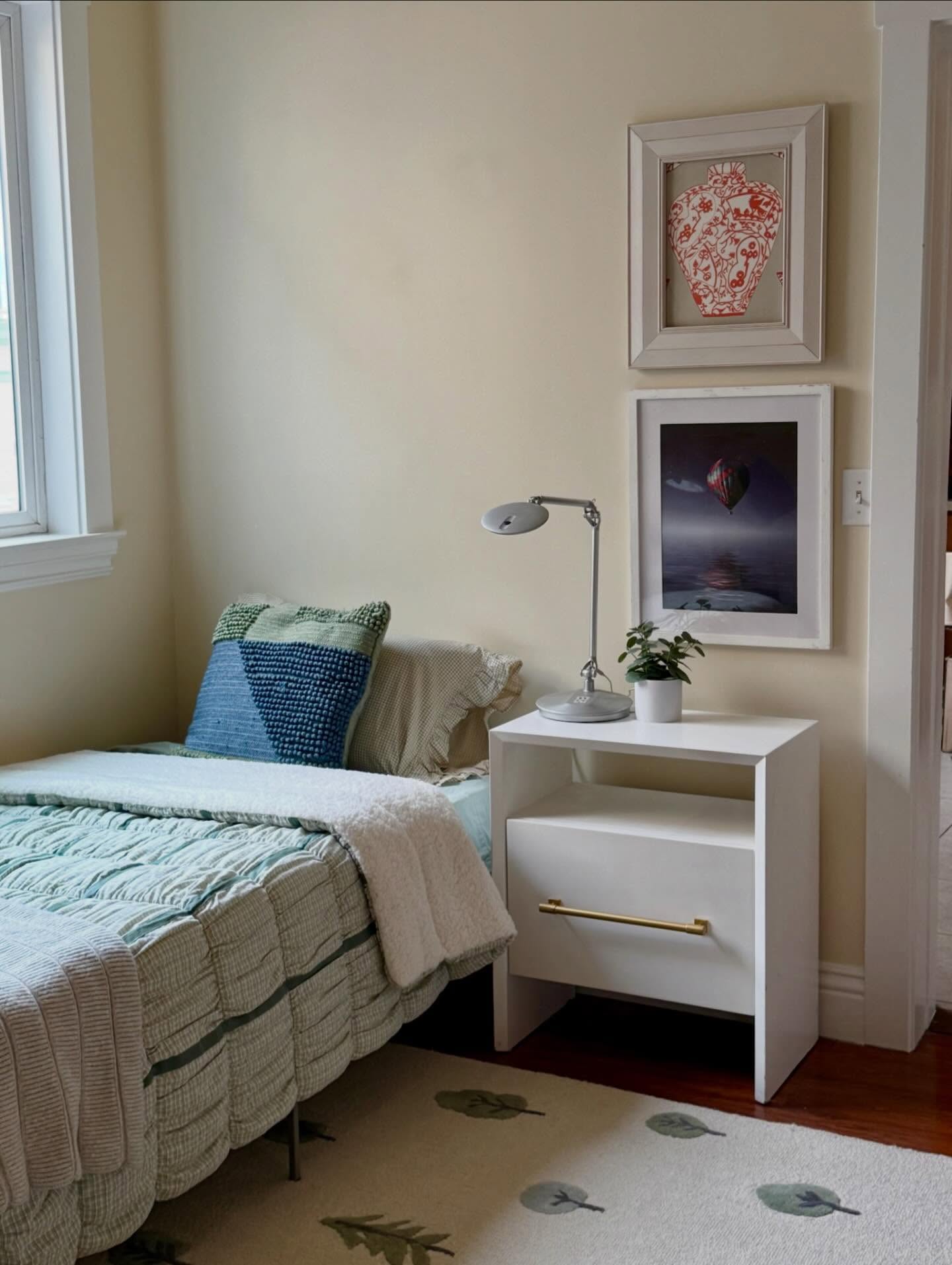 We LOVE doing these community projects, helping so many people at one time. This project is special--we made a comfy, cozy home for survivors of domestic violence and created a space for refuge, respite, repair and rebuilding. And once again, everything in the space was DONATED. If you want to help us, consider donating YOUR good stuff, YOUR time and YOUR philanthropy, come on over to the MIH family. Happy Friday, y'all! 🧡🧡🧡