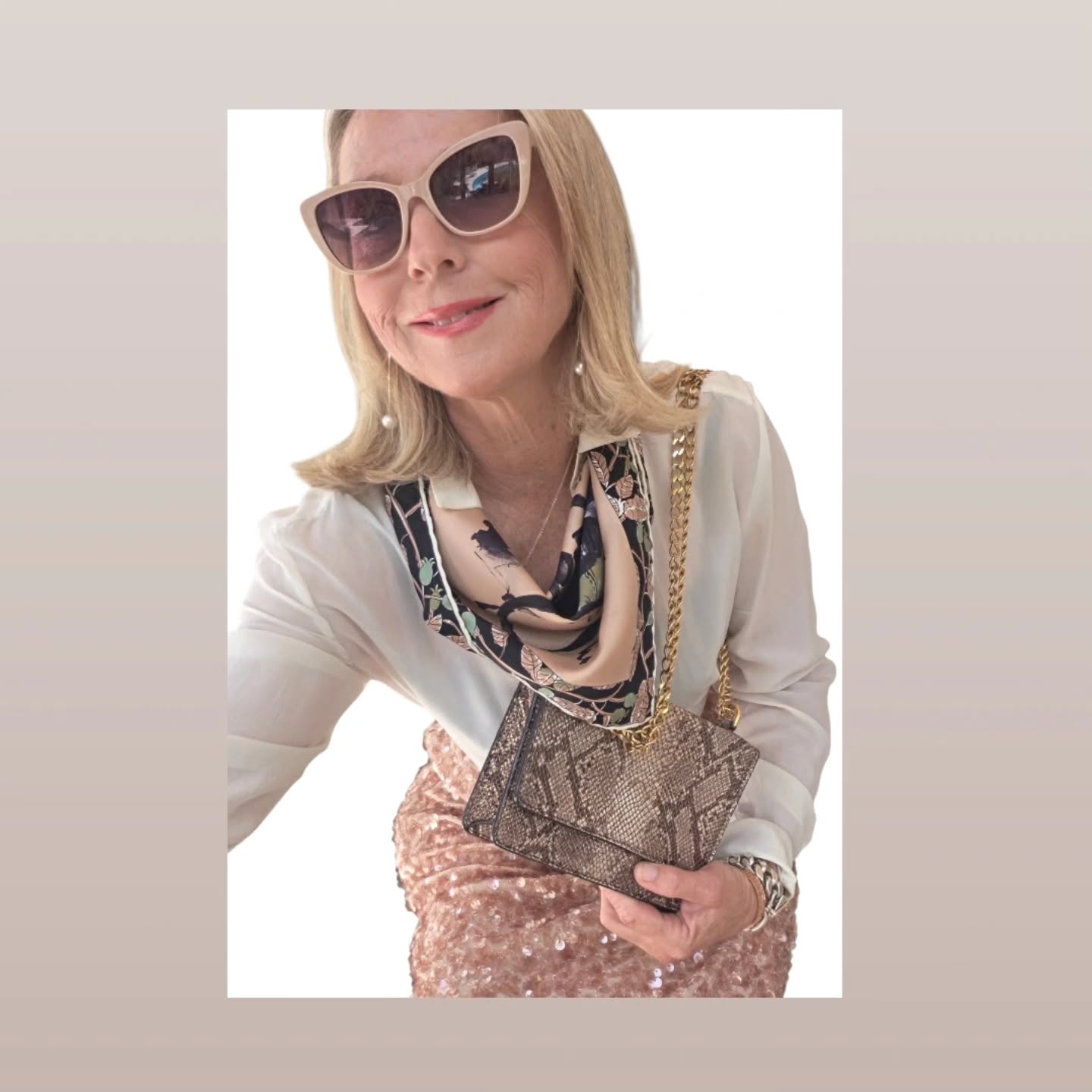 Wearing my own Designs
Is a treat of the job I am doing
I enjoy the moment and I try to improve the work afterwards
@florence.e.bachofenszekely
#designerlife #bflostyle #dressingup #handbagdesign #scarfdesigner