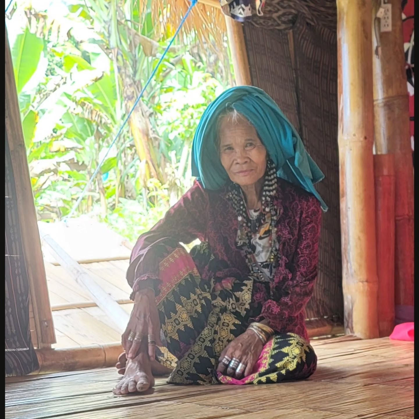 Ye Neyet Lino Mindal... thank you for welcoming us with your kind smile, warm hug and beautiful aura. We are fortunate to have met you and felt your incandescent and graceful presence...we pray for your peace and rest. To our Gonoyebong family, we grieve with you on the loss of a beautiful artist, strong woman and wise elder. She lives in you... in song, music, and dance of Lake Sebu.
Kenbong nawahu uu.
@lbyebong