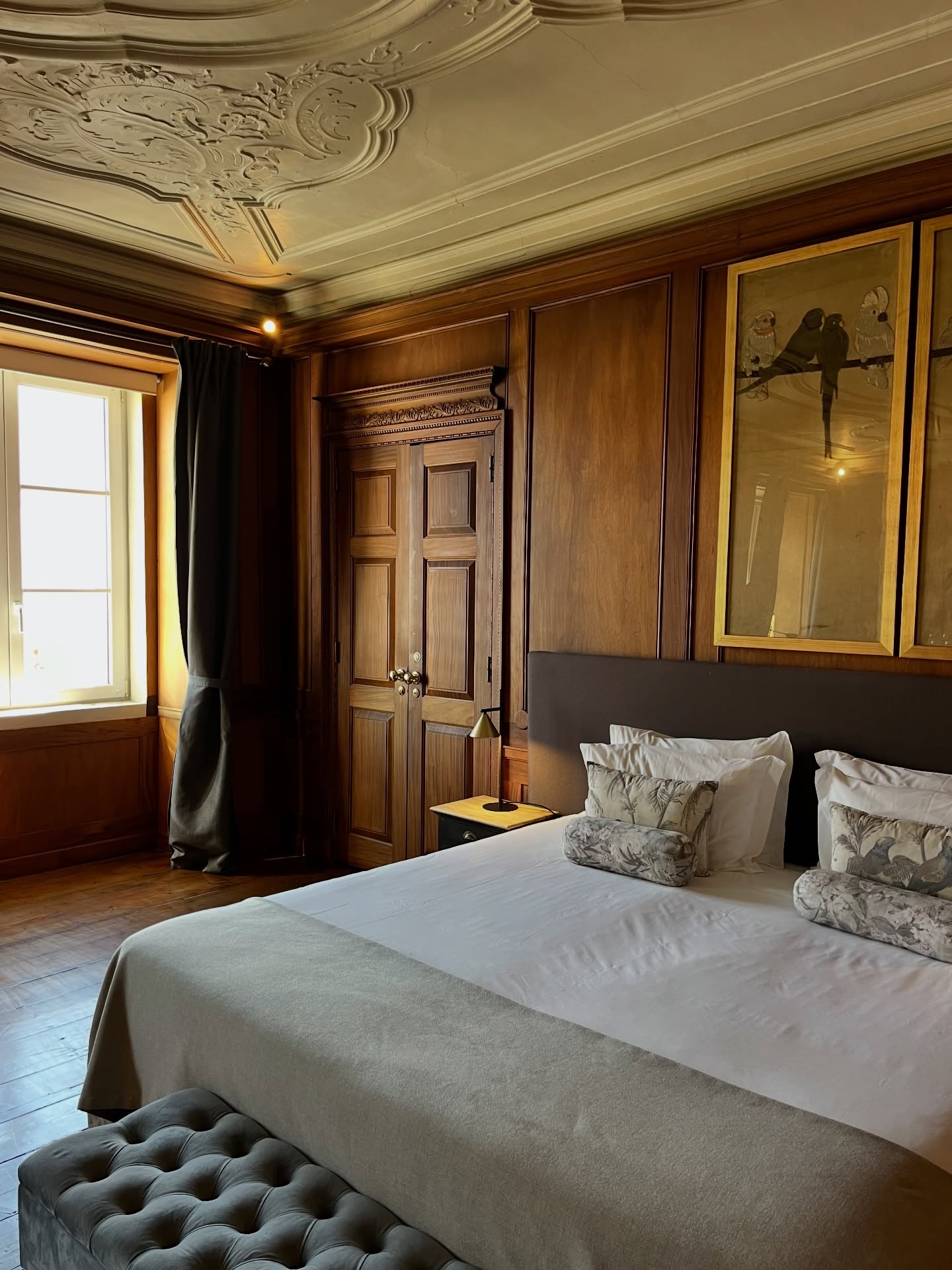 At Palácio Ramalhete, every room tells a different story.
Individually designed with its own character, textures and atmosphere. Each space offers a unique experience.
For our returning guests, this means every stay can feel entirely new. A different room = a different story to discover🗝️
#boutiquehotel #designinspiration #romanticgetaway