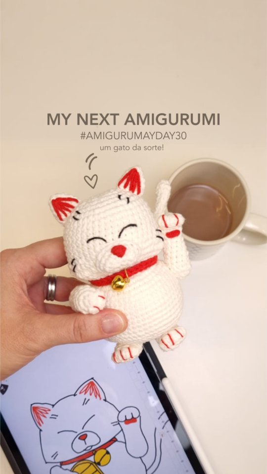 Maneki neko o gatinho da sorte!!!
#amigurumimay2026 terminando...vim apresentar o último amigurumi que eu fiz aqui...o gato da camiseta-receita!
Ainda dá tempo de encomendar a sua camiseta, me manda um oi que eu te mando o formulário para preencher!!
Amigurumay Day 30