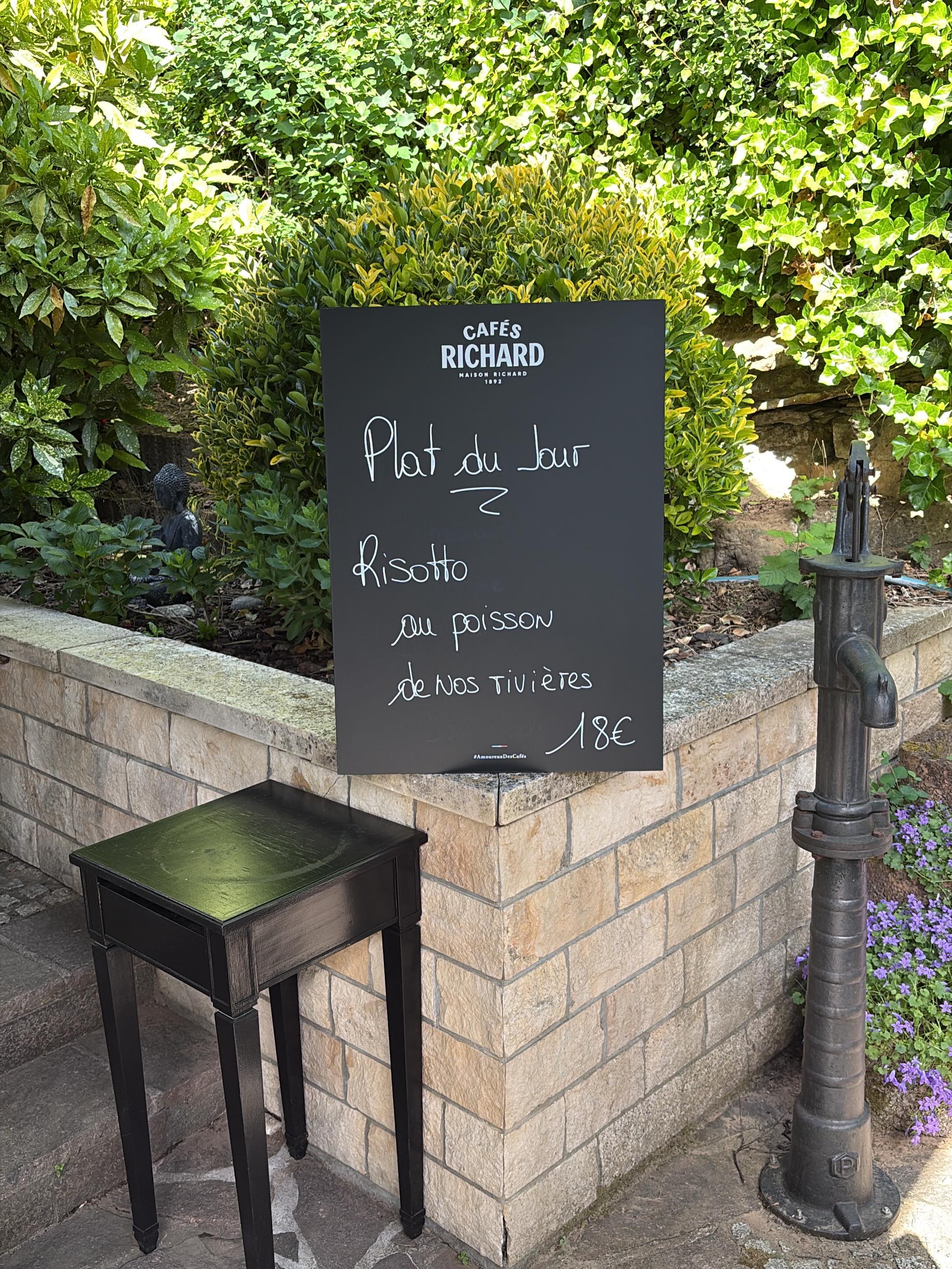 Retrouvez nos plats du jour
pour nos deux établissements Au P’tit Max
Au Plaisir de vous recevoir
📞 Contact & Réservations :
🖥️ www.auptitmax.lu
contact@auptitmax.lu
Kirchberg📩 23, Rue de la Lavande L-1923 Luxembourg
☎️ +352 43 95 19
Place d’Armes📩 5, Avenue Monterey L-2163 Luxembourg
☎️ +352 22 13 60