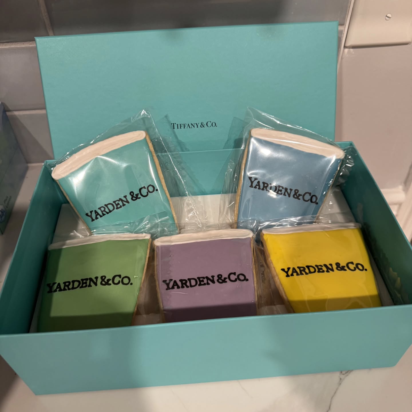A little Tiffany blue and a whole lot of sweetness 💎☕️✨
Custom cup cookies packaged perfectly for the cutest luxe-inspired set 💙
#TiffanyInspired #LuxuryCookies #CustomSugarCookies #CookieDecorating #DessertDetails AtlantaBaker SugarCookieArt CookieSet PartyDesserts TiffanyBlue
@karmaconfectionsatl