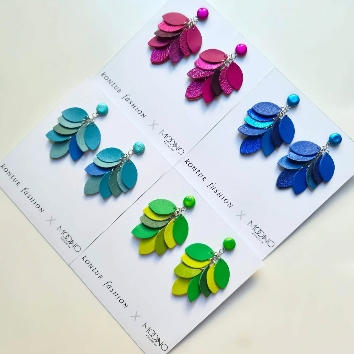 Feltöltötte a Prizmát @konturreka és @moonojewelry a közösen készített levéltenger fülbevalókkal! Új nyári színkombinációt is találsz köztük, egy merész lime-élénk zöld színűt. 🍋🟩💚 Ma a tervező, Réka segít Neked megtalálni a kedvencedet.
.
.
.
.
#prizma #prizmadesignerstore #ékszer #fülbevaló #színesékszer