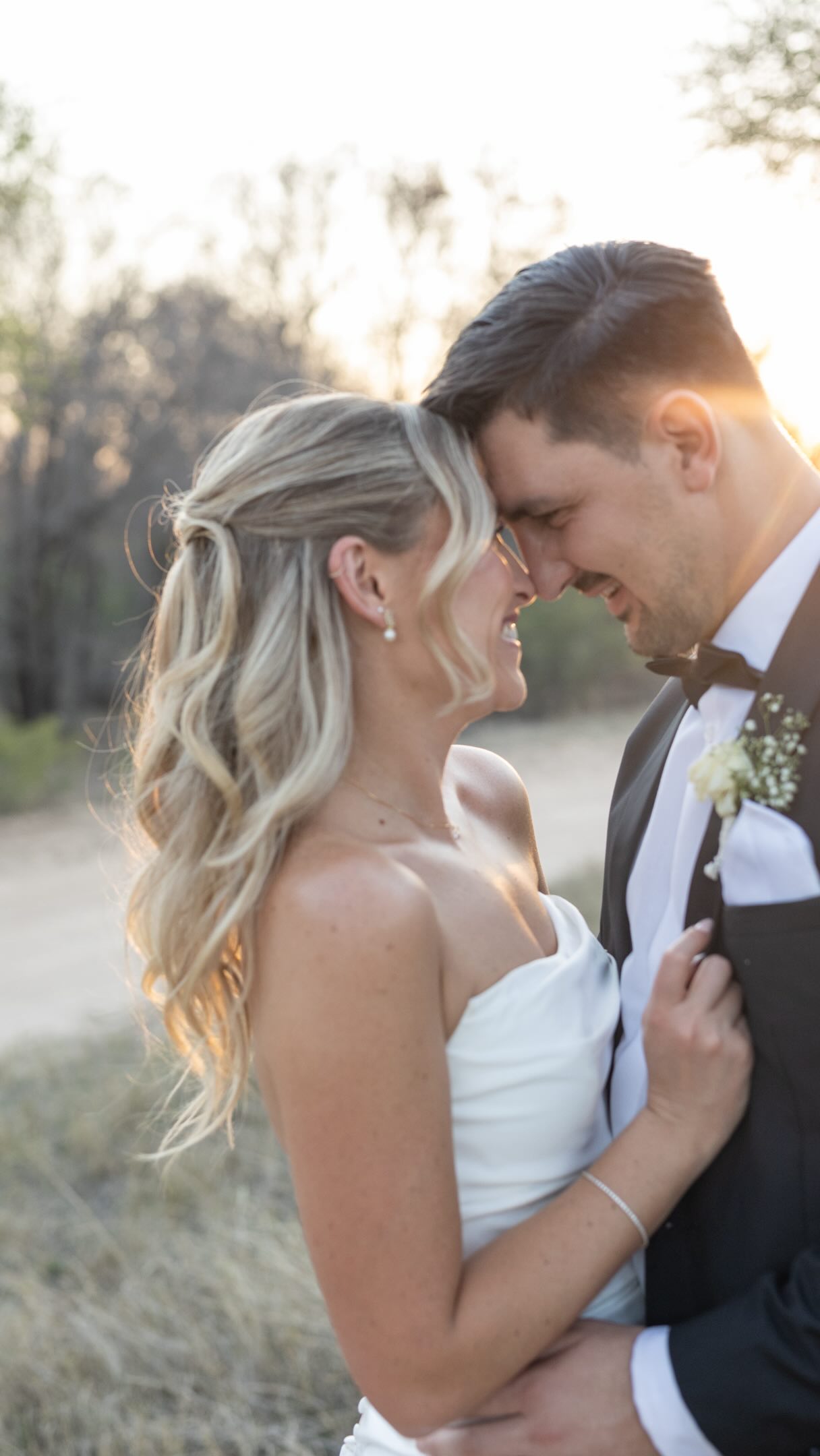 HOW BEAUTIFUL?! 🤍✨
The way he looks at her.
The way she can’t stop smiling.
The kind of love that makes the rest of the world fade into the background.
Just two people, a beautiful bushveld sunset, and the beginning of forever.
💌 info@wildwoodvenue.com
#WildwoodEventsVenue #BushveldWedding #WeekendWedding #CoupleShoot #LimpopoWeddingVenue