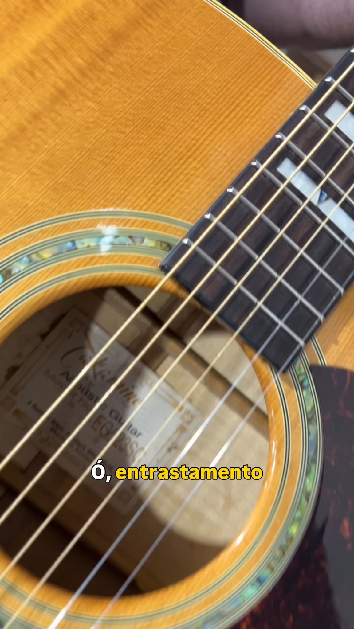 Violão Finalizado: Traste JESCAR 55090 Inox
Lembra daquele violão que vocês acompanharam aqui? Então, ele já está finalizado! O resultado ficou simplesmente lindo.
O serviço foi um trastamento completo com fio de traste JESCAR 55090 em inox, garantindo durabilidade, maciez ao toque e aquele brilho característico que só o inox entrega. A transformação na tocabilidade é nítida.
É sempre gratificante ver um instrumento sair da bancada pronto para voltar às mãos do cliente, renovado e com qualidade de fábrica — ou até melhor.
Comenta aqui o que você achou desse resultado! 🎸🔥
Se você ama o seu violão e quer deixar ele sempre regulado e tudo funcionando perfeitamente, manda pra gente! 🛠️🔥
#guitarradeluthier #violao #guitarrahandmade #CarrozzaLuthieria #luthieria